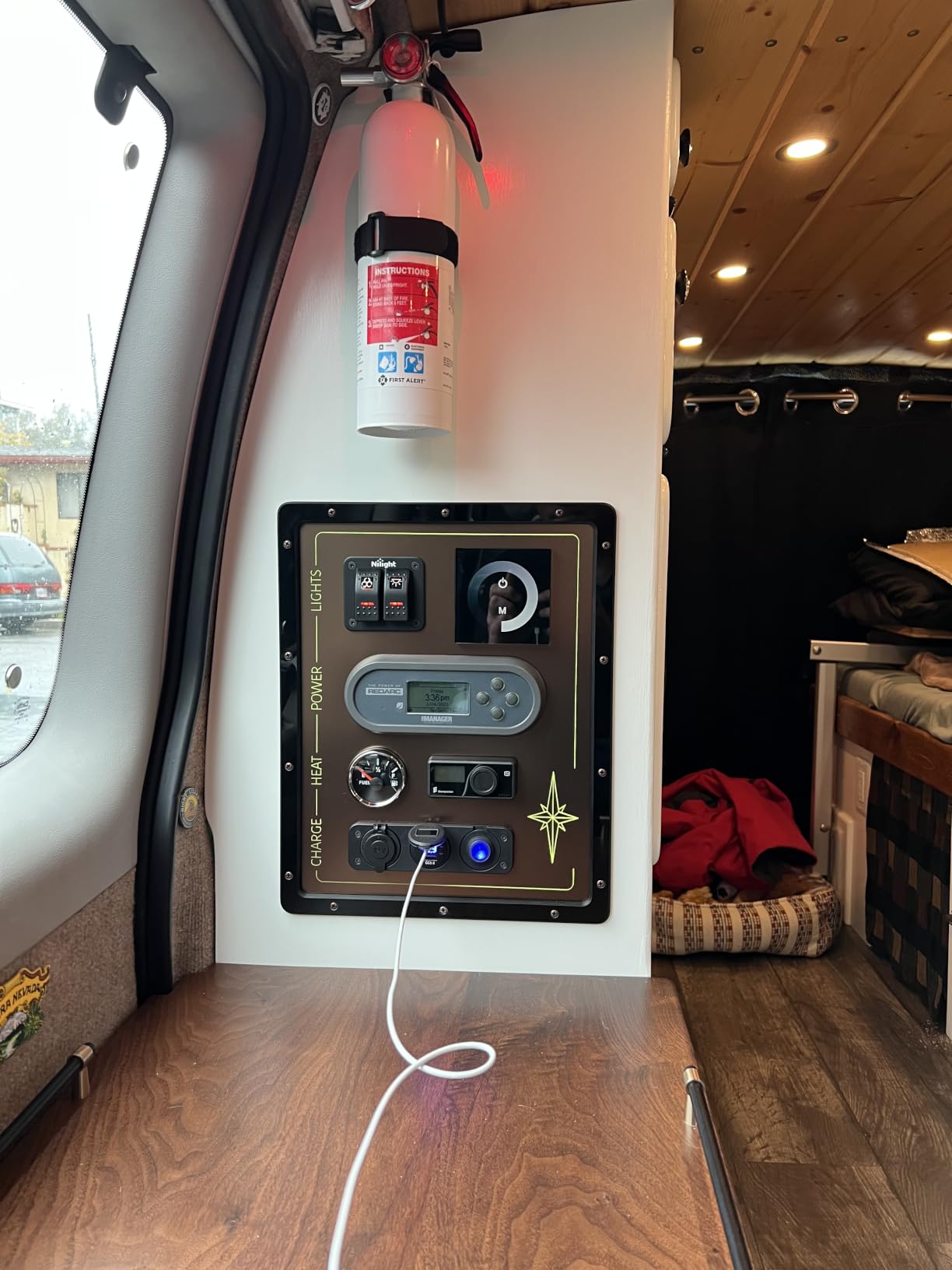 REDARC Manager30 30A Battery Management System, 12V DC to DC Charger with AC and Solar Input, MPPT Regulator customer photo 2