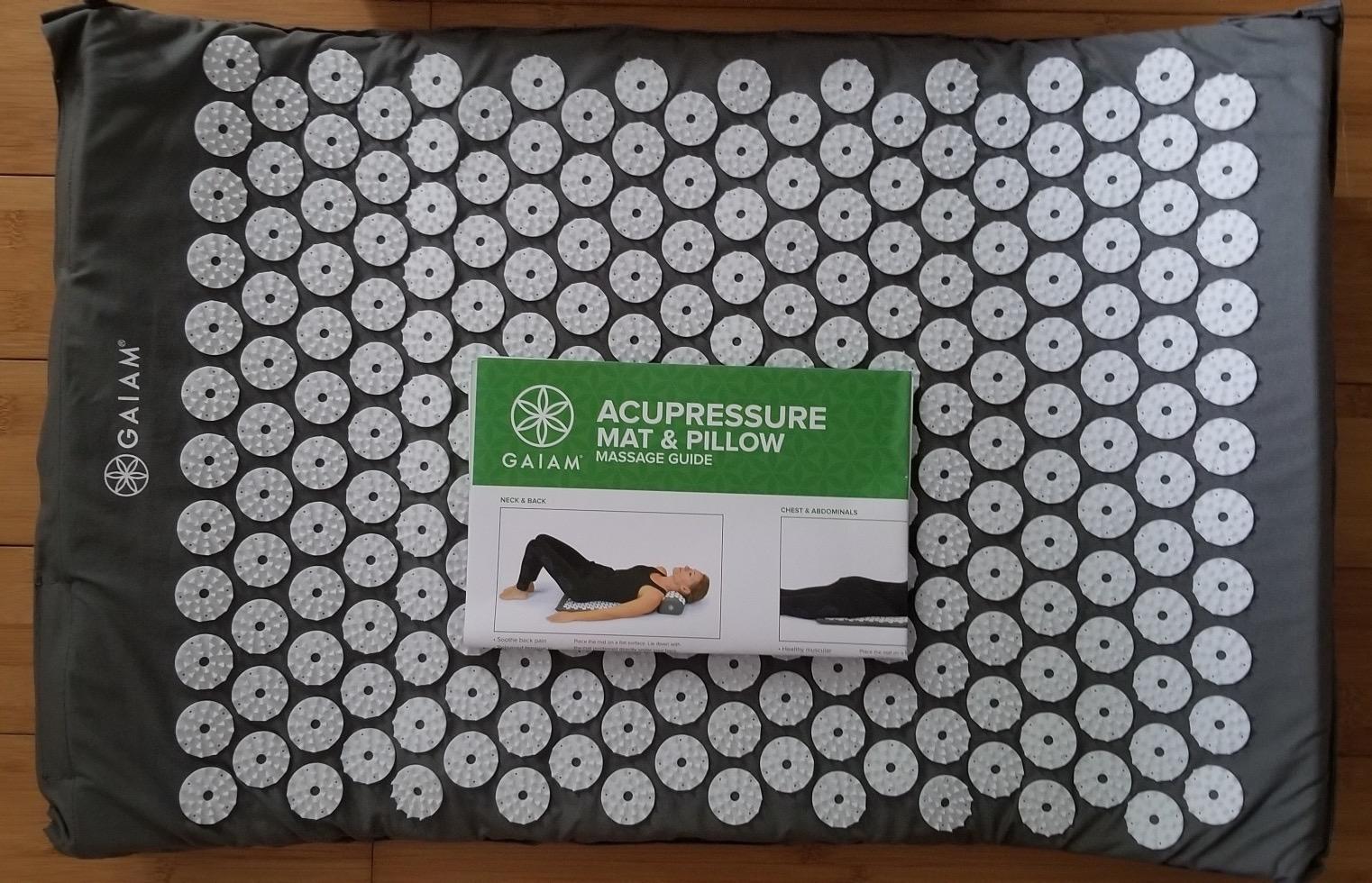 Gaiam Acupressure Mat & Pillow Set, Neck, Shoulder & Back | Acupuncture-Style Stimulation | Neck, Shoulder & Back Tension | Multi-Point Pressure | Home Relaxation Use customer photo 2
