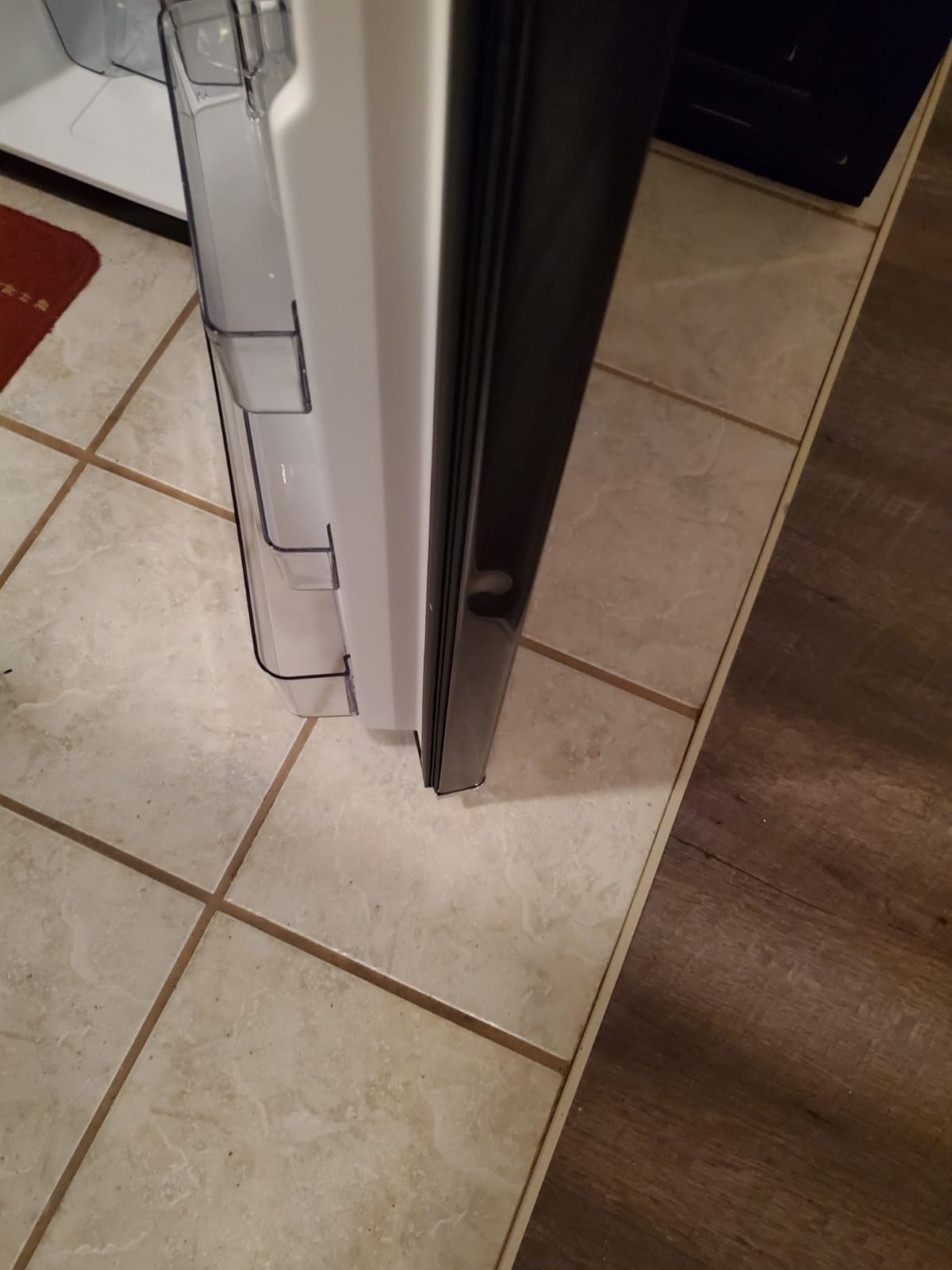 Galanz GLR46TRDER Retro Compact Refrigerator with Freezer Mini Fridge with Dual Door, Adjustable Mechanical Thermostat, 4.6 Cu Ft, Black customer photo 1