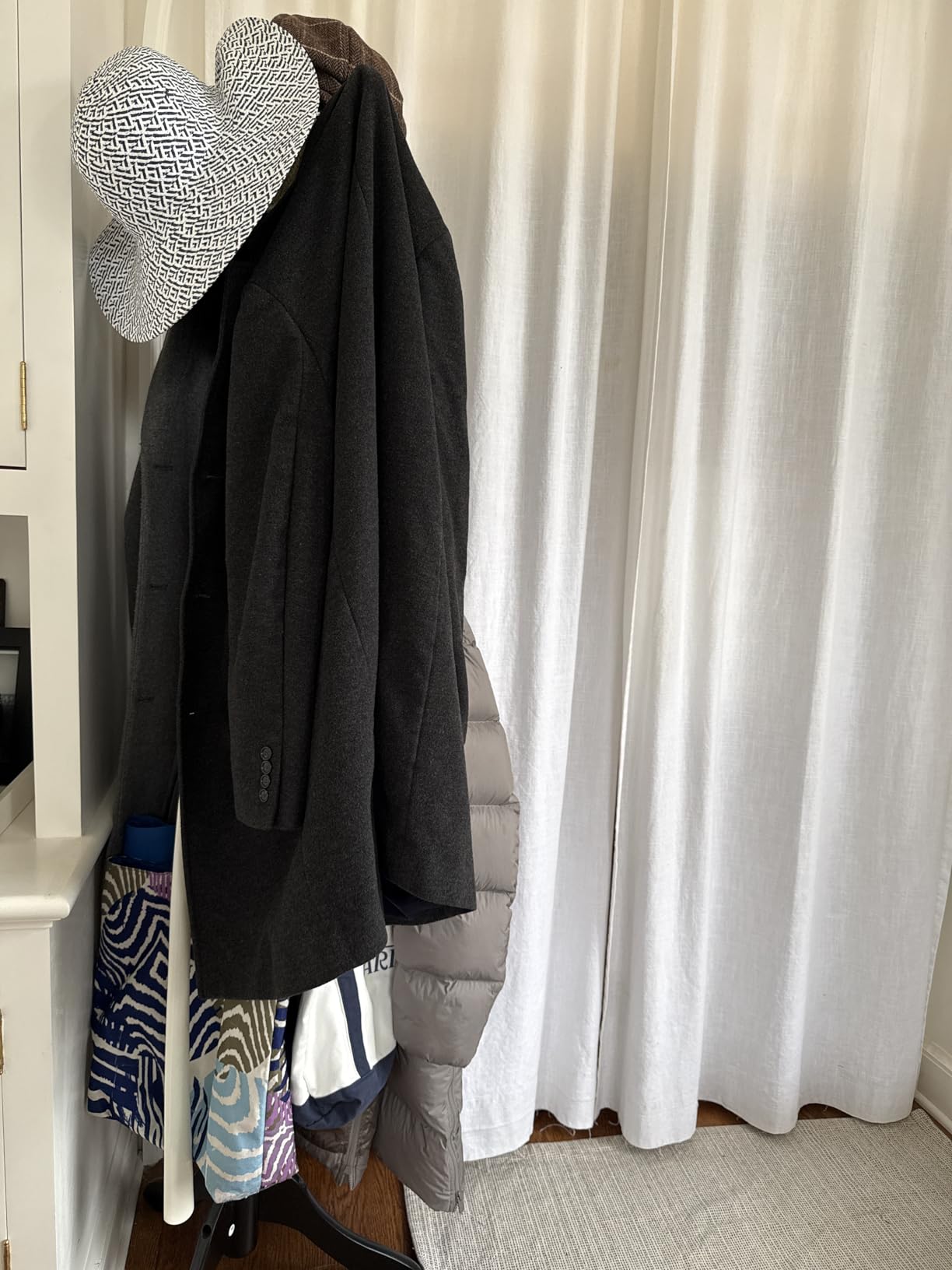 VASAGLE Freestanding Coat Rack, Rubber Wood Coat Tree with 11 Hooks customer photo 2