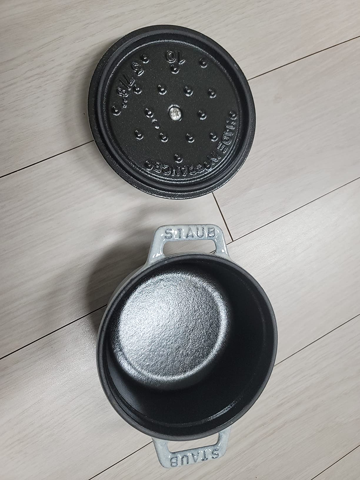 staub La Cocotte Round 40501-412 Pico Cocotte Round Campagne 9.4 inches (24 cm) Large, Both Handed Castings, Enameled Pot, Induction Compatible, Japanese Authentic Product with Serial Number customer photo 1