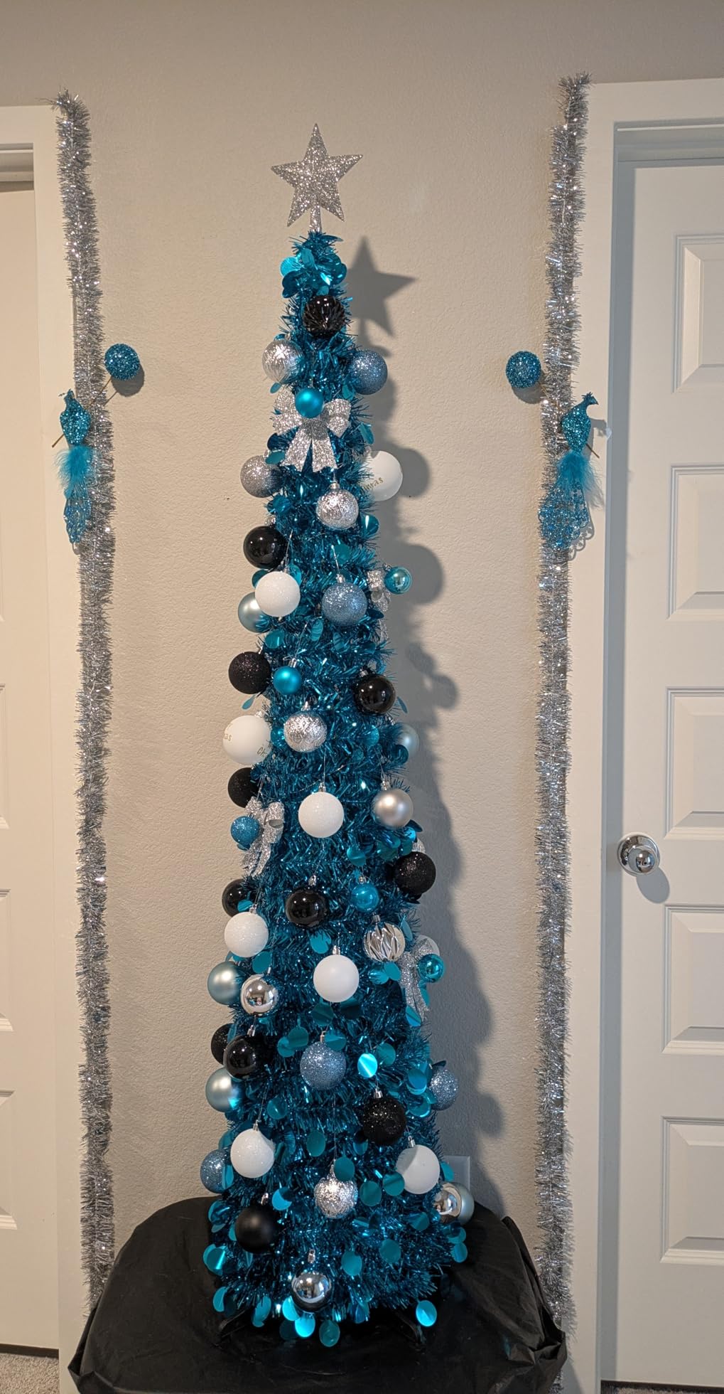 N&T NIETING Pop Up Christmas Tree with Lights & 30 Balls, 5Ft Collapsible Green Tinsel Christmas Tree Decoration for Holiday Xmas Home Office Decor customer photo 1