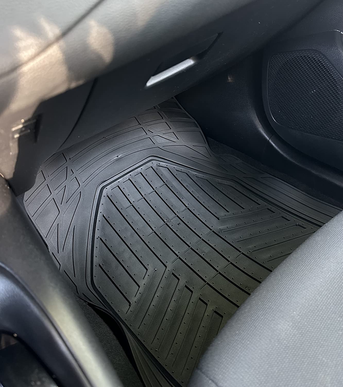 Amazon Basics 4-Piece Heavy Duty Anti-Slip PVC Floor Mats with Cargo Liner, Waterproof Trim To Fit Car Mats, Easy to Clean, Black customer photo 2