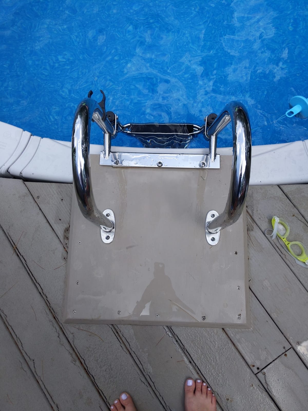 4-Step Stainless Steel Telescoping Dock Ladder for Pontoon Boats - Heavy Duty 600lbs Capacity, Foldable Rear Entry Swim Ladder with Wide Anti-Slip Pedals & Handrails customer photo 2