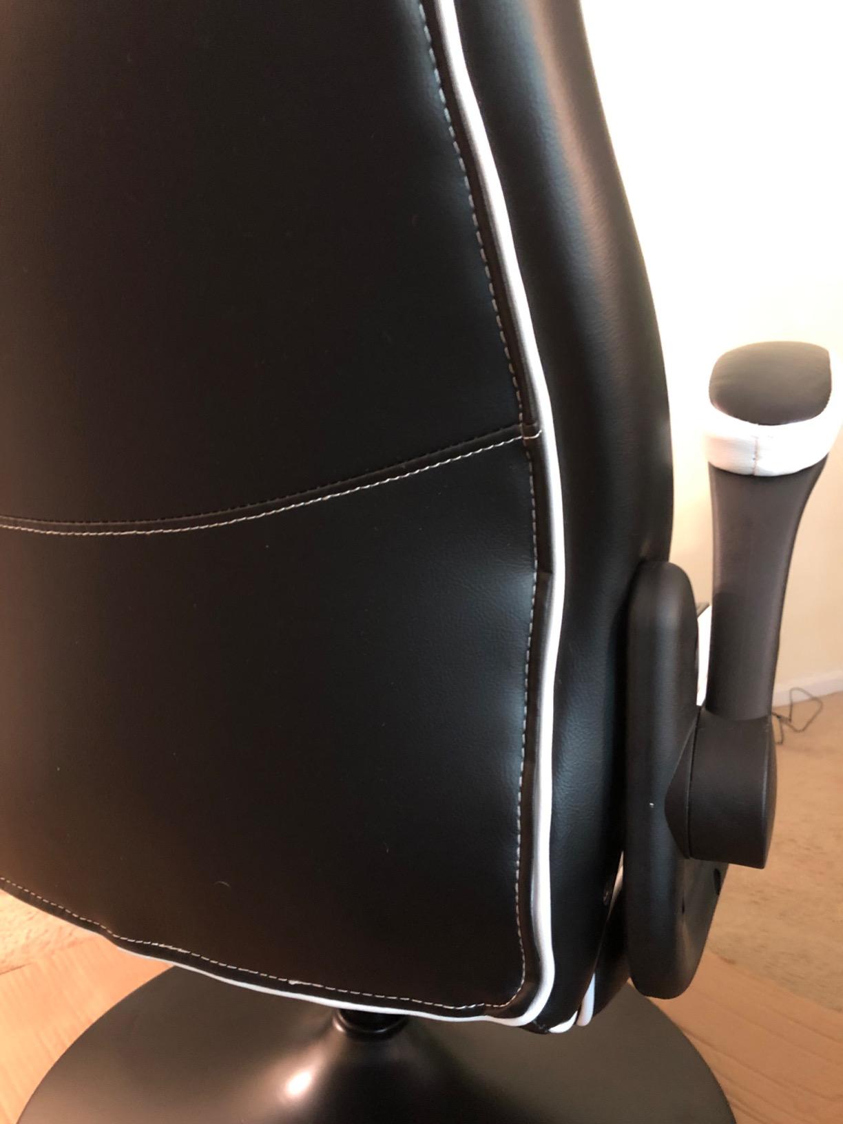 RESPAWN 800 Console Rocker Gaming Chair, Swivel Seat with Lumbar Support | 360° swivel rocker gaming chair with lumbar support, flip-up arms and stable base for console gaming or reading customer photo 2