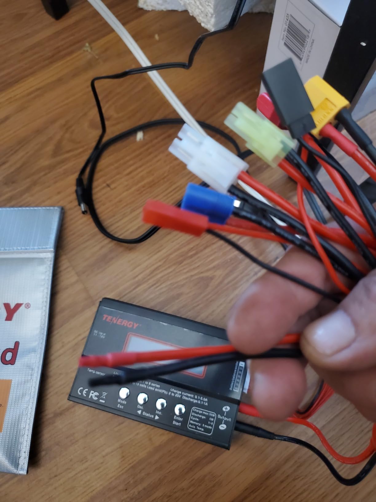 Tenergy 1S-6S Digital Battery Pack Charger for Li-Fe/Li-PO/NiCd/NiMH Packs Balance Charger Discharger w/Tamiya/JST/EC3/HiTec/Deans Connectors + Lipo Bag customer photo 1