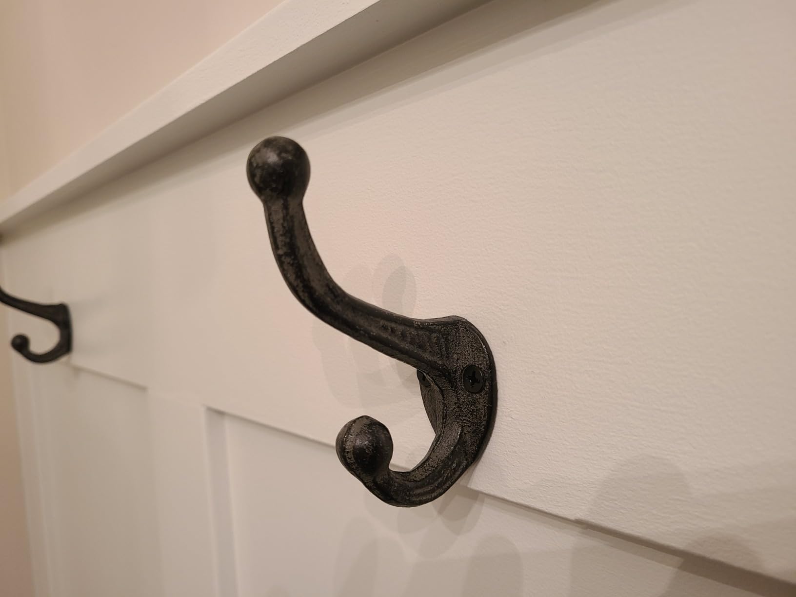 Ambipolar 5-Pack Rustic Wall Hooks - Heavy Duty Cast Iron Vintage Inspired Antique Black for Mudroom, Coat, Purse Rack, Hat - Decorative Hanging customer photo 2
