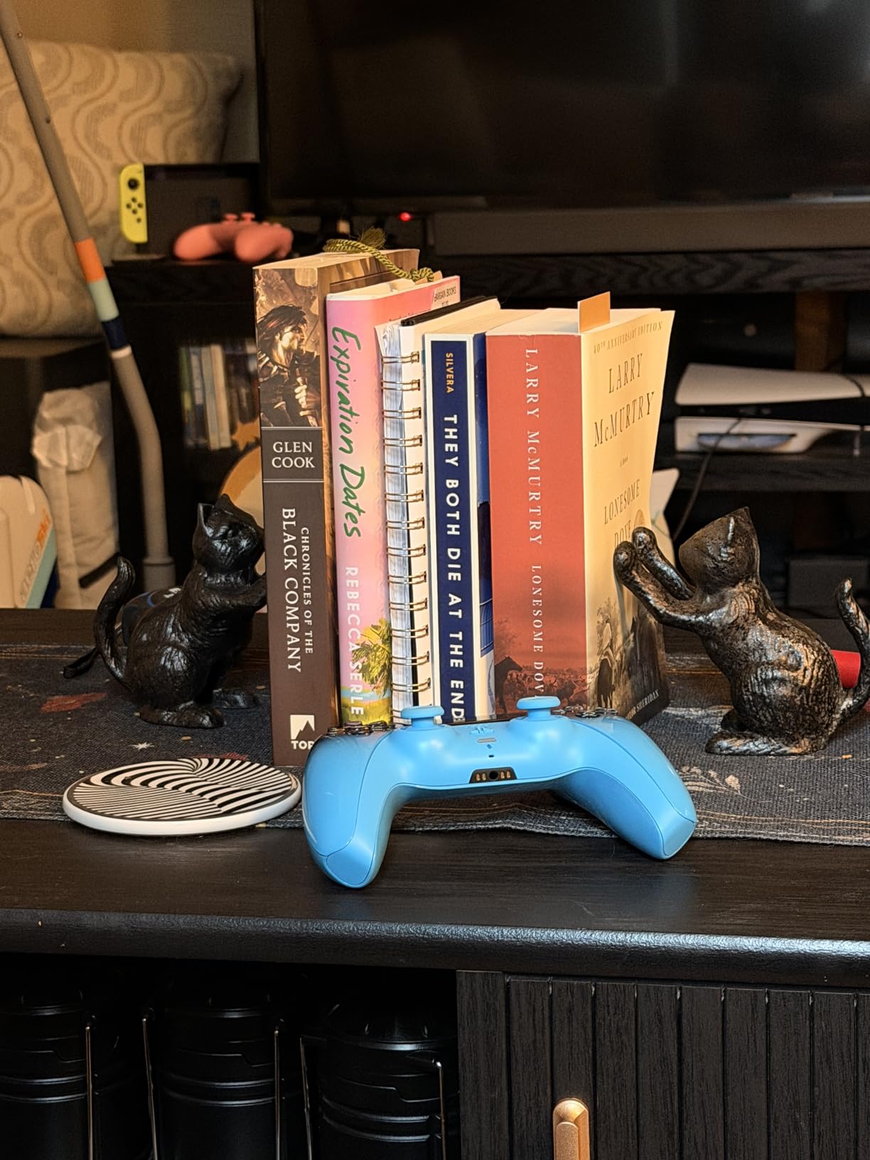 Ambipolar Cat Decorative Bookends, Unique Book Ends to Hold Books Heavy Duty for Office Desk, Vintage Antique Black Home Decor, Shelf Decoration, Modern Living Room Decor customer photo 1