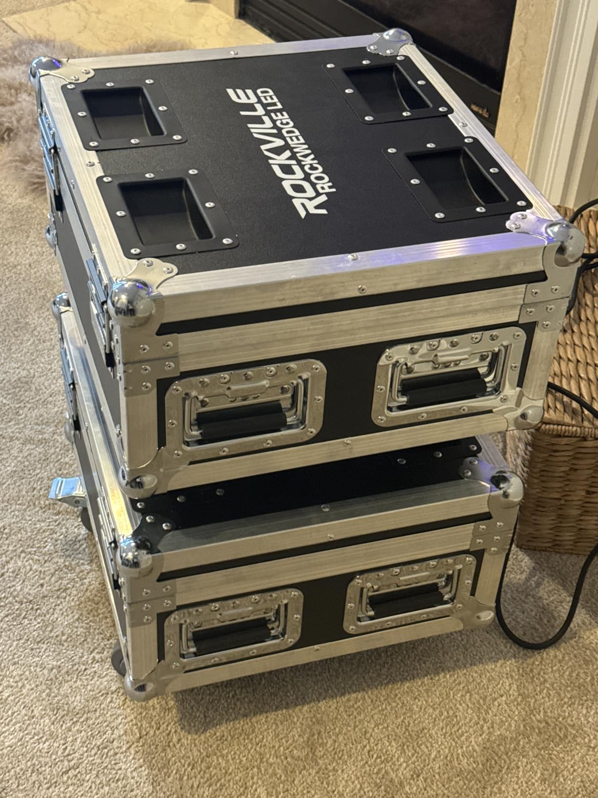 Rockville ROCKWEDGE Package White (6) Battery Wireless Par Lights with Charging Case, 6-in-1 RGBWA+UV, 7500mAh Battery, DMX Control, 6500 Lux Brightness, for DJs and Event Planners | Charging Case Included, 2.4GHz Wireless DMX, RGBWA and UV 6-in-1 LEDs, Remotes, Clamps, 8-Hour All-Color Runtime customer photo 1