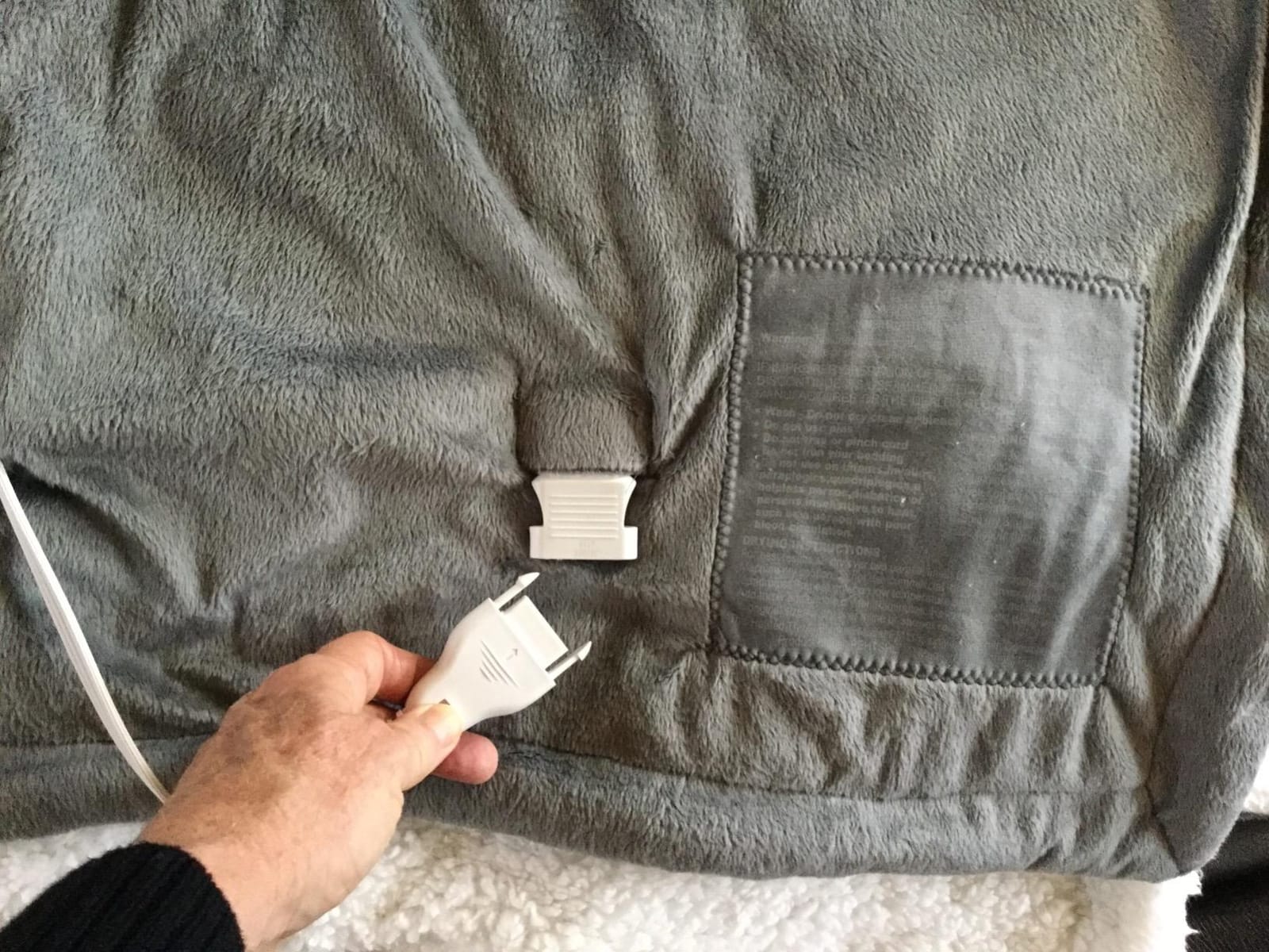 Pure Enrichment PureRelief Plush Heated Shawl - 4 InstaHeat Settings, Wearable Design with Snap Closures, Deep Pockets, Soft Micromink & Sherpa Fabric, Auto Shut-Off Timer, & Machine Washable customer photo 1