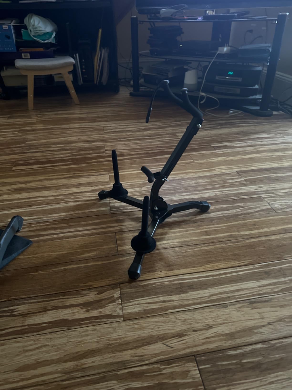 EASTROCK Alto&Tenor Saxophone Stand with 2 Flute/Clarinet Holders and Bag - Sturdy Folding Metal Stand for Alto/Tenor Sax with 2 Detachable Pegs for Flute/Clarinet and a Carrying Bag customer photo 2