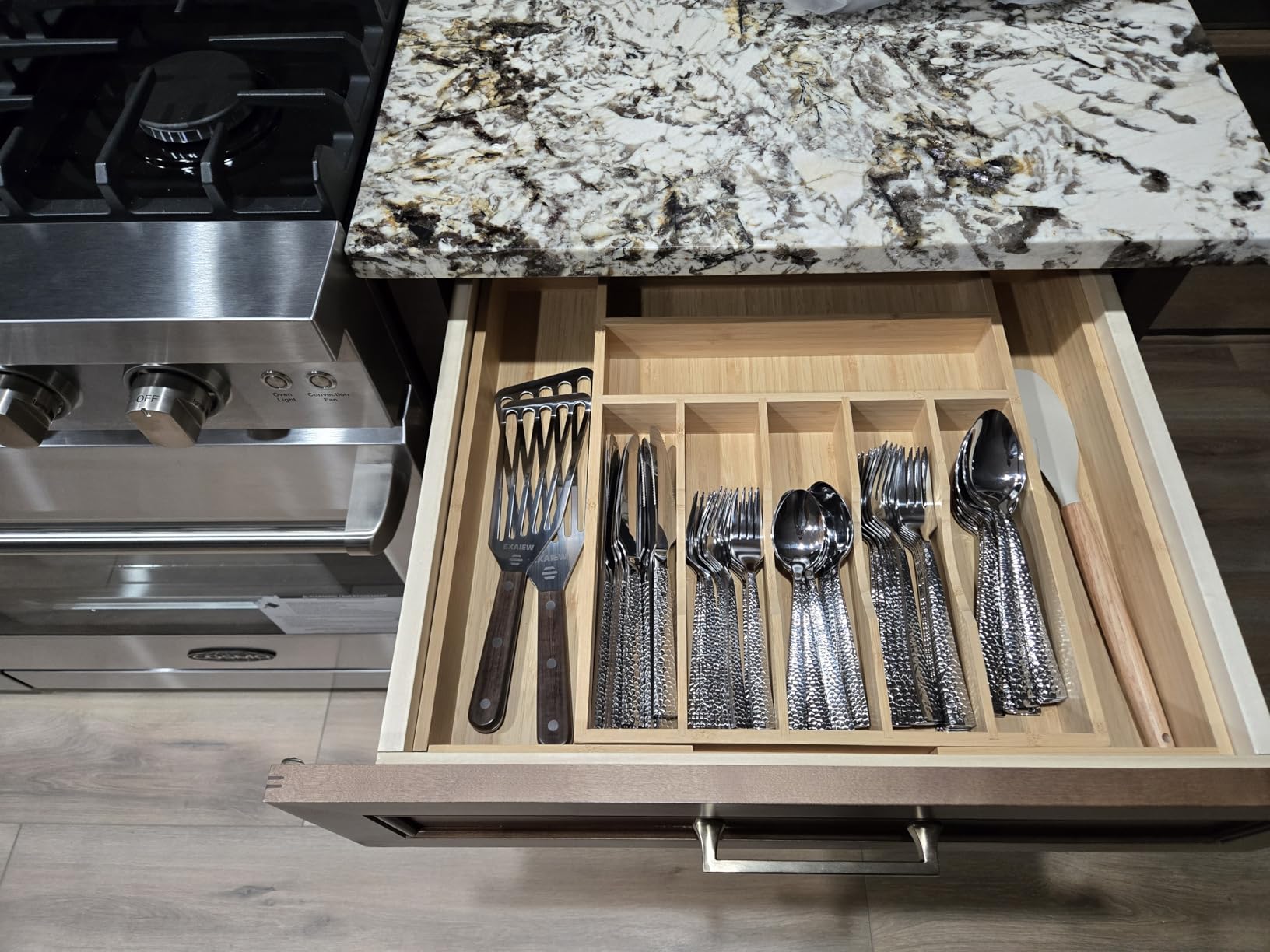 E-far Hammered Silverware Set for 8, 40 Pcs Stainless Steel Flatware Set | Includes Forks/Spoons/Dinner Knives, Cutlery Set for Home, Party, Wedding, Mirror Polished & Dishwasher Safe customer photo 1