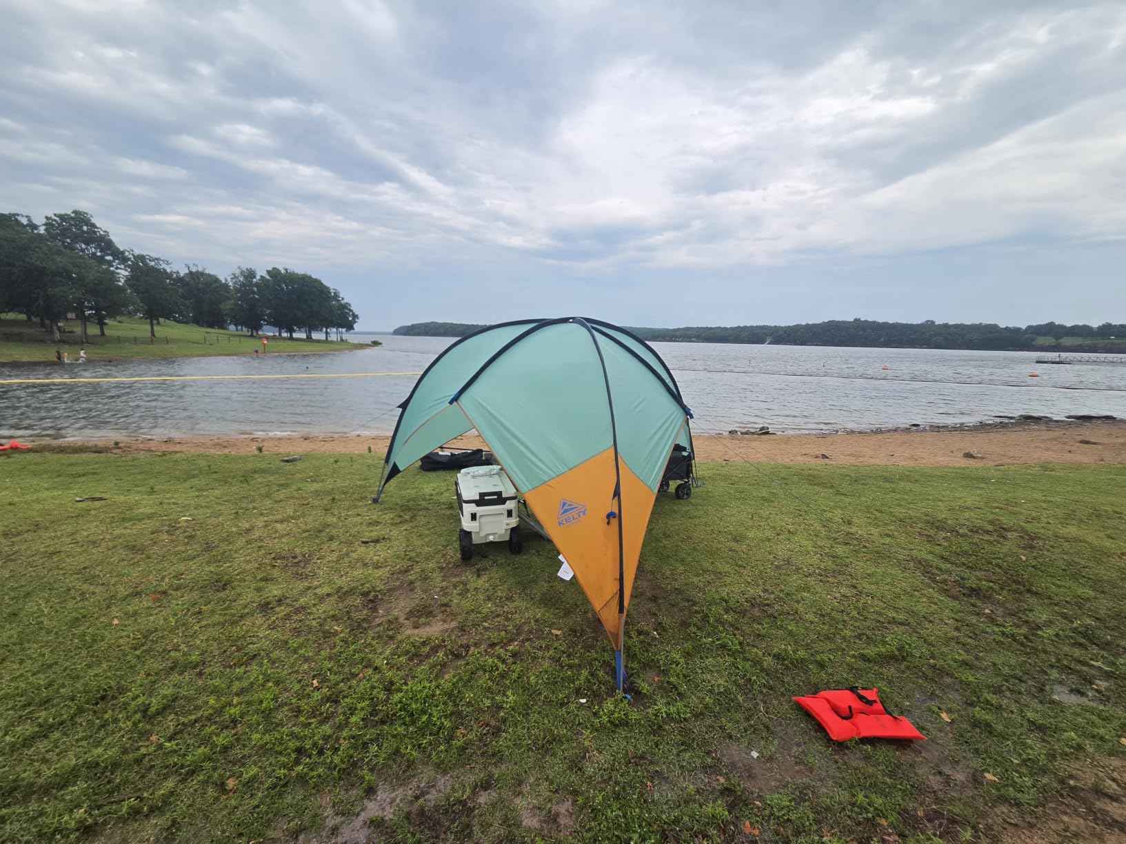 Kelty Sunshade - Pop Up Portable Shade UV Shelter for Beach Trips, Soccer Games, Backyard, Camping, Adjustable Side Wall, Wind Protection, 2024 Model customer photo 2
