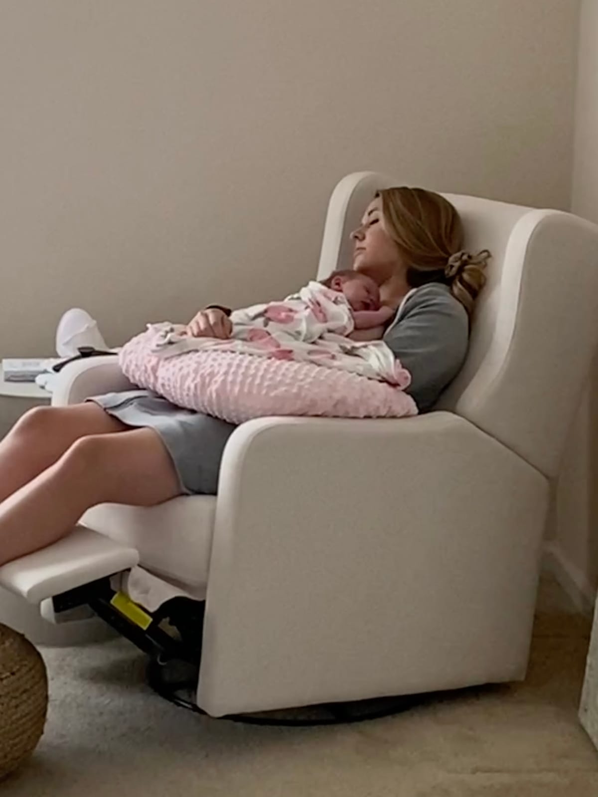 Carter's by DaVinci Arlo Recliner, Cozy Cream | Glider Recliner Nursery Chair w/ 360° Swivel - GREENGUARD Gold & FSC Certified Glider Rocking Chair customer photo 2