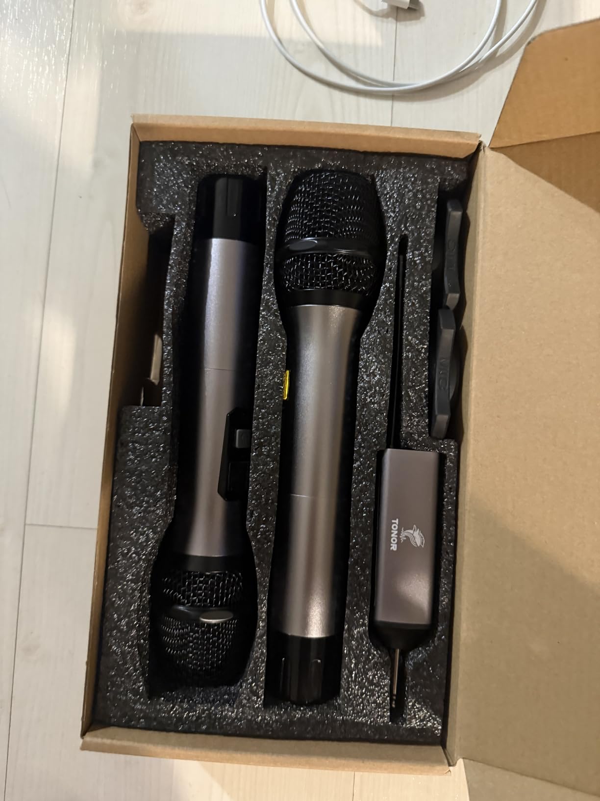 TONOR Wireless Microphones, 60 m/200ft UHF Dual Cordless Metal Dynamic Mic System with Receiver, Microfonos Inalambricos Professional for Karaoke Singing, Wedding, Party, Speech, Church, TW630 Silver customer photo 2