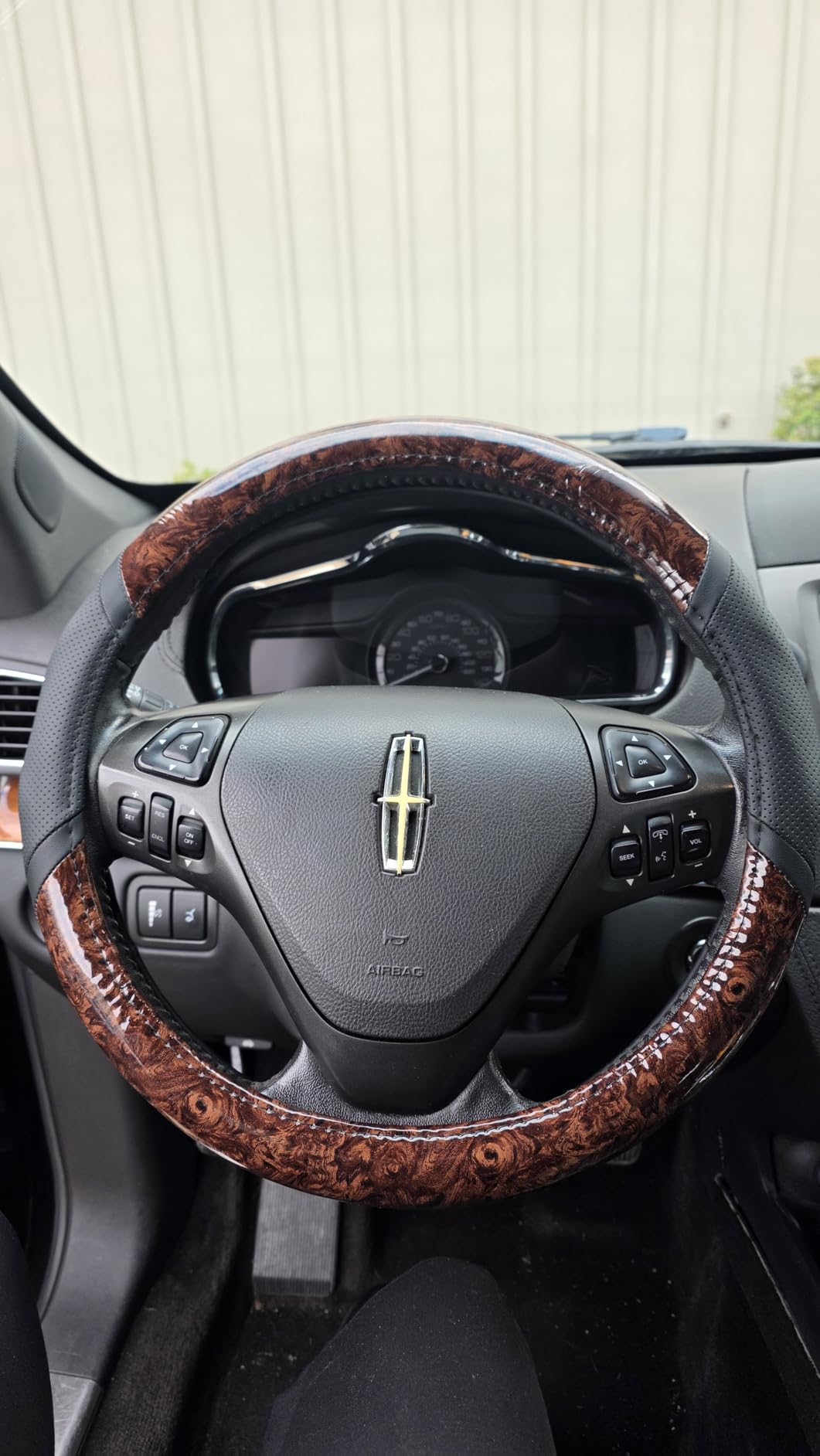 KAFEEK Wood Grain Steering Wheel Cover, Microfiber Leather, 15 Inch | Luxury Mahogany Style, Breathable Perforated Design, Anti-Slip Inner Ring, Odorless customer photo 2
