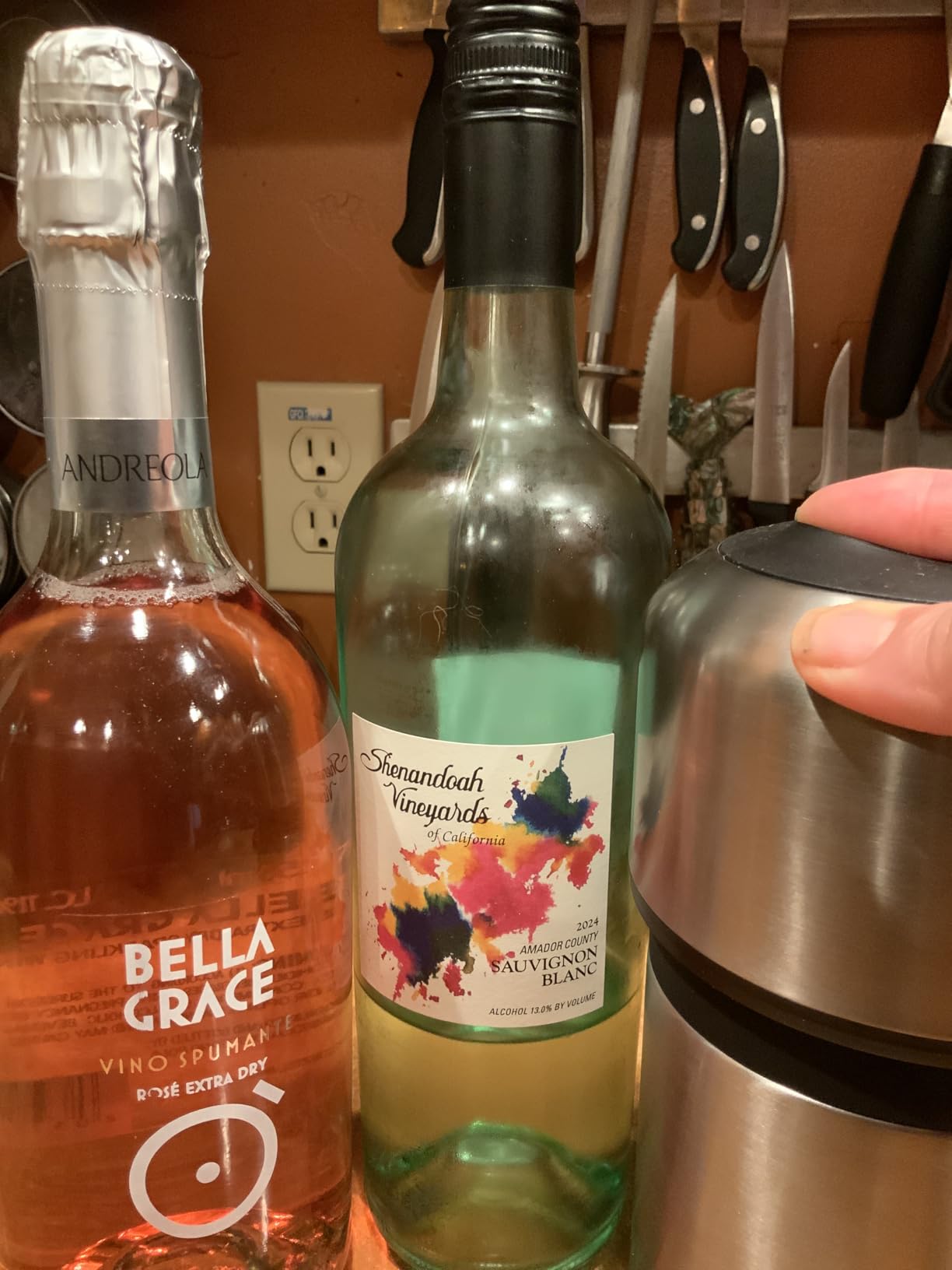 Huski Wine Chiller - Award Winning Iceless Design - Keeps Wine Cold up to 6 Hours - Wine Accessory - Next Generation Ice Bucket - Fits Some Champagne Bottles - Perfect Gift for Wine Lovers (Champagne) customer photo 2