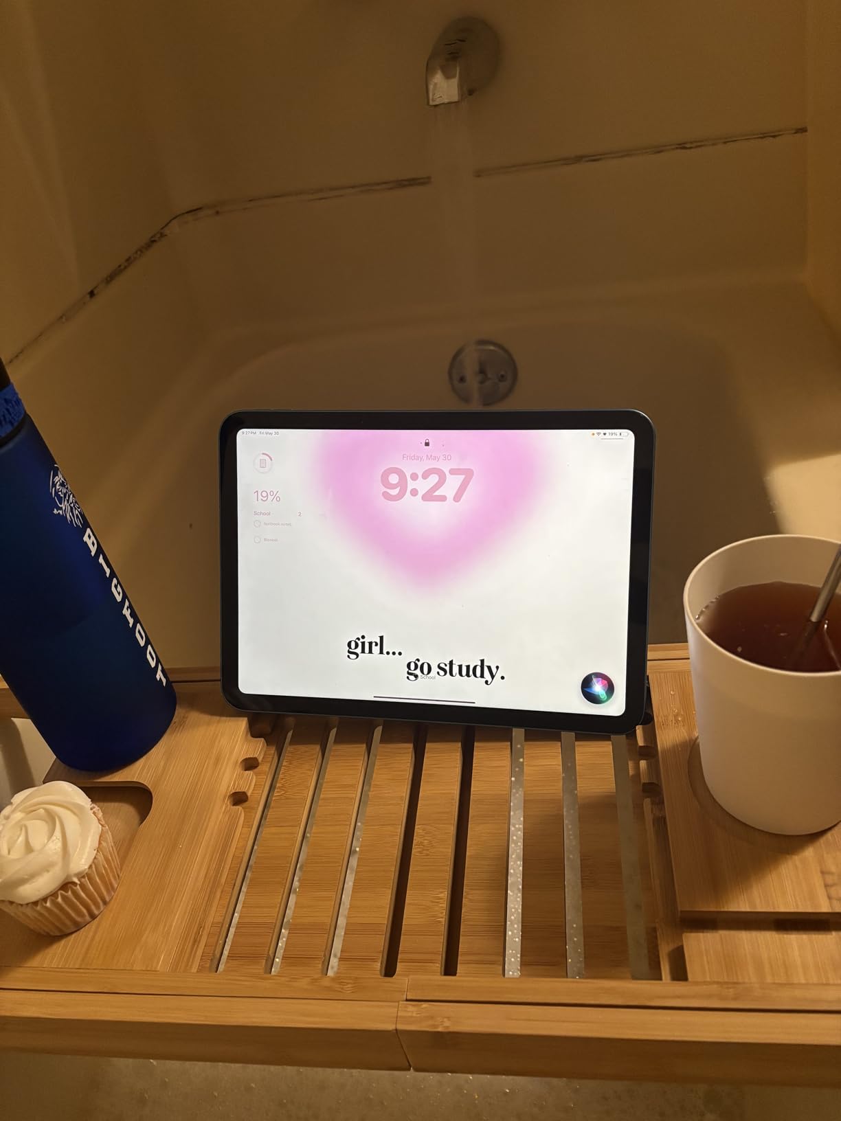 Sen Yi Bao Luxury Bamboo Bathtub Tray - Wooden Expandable Caddy with Book, Tablet, Wine Holder - Gift Idea customer photo 2