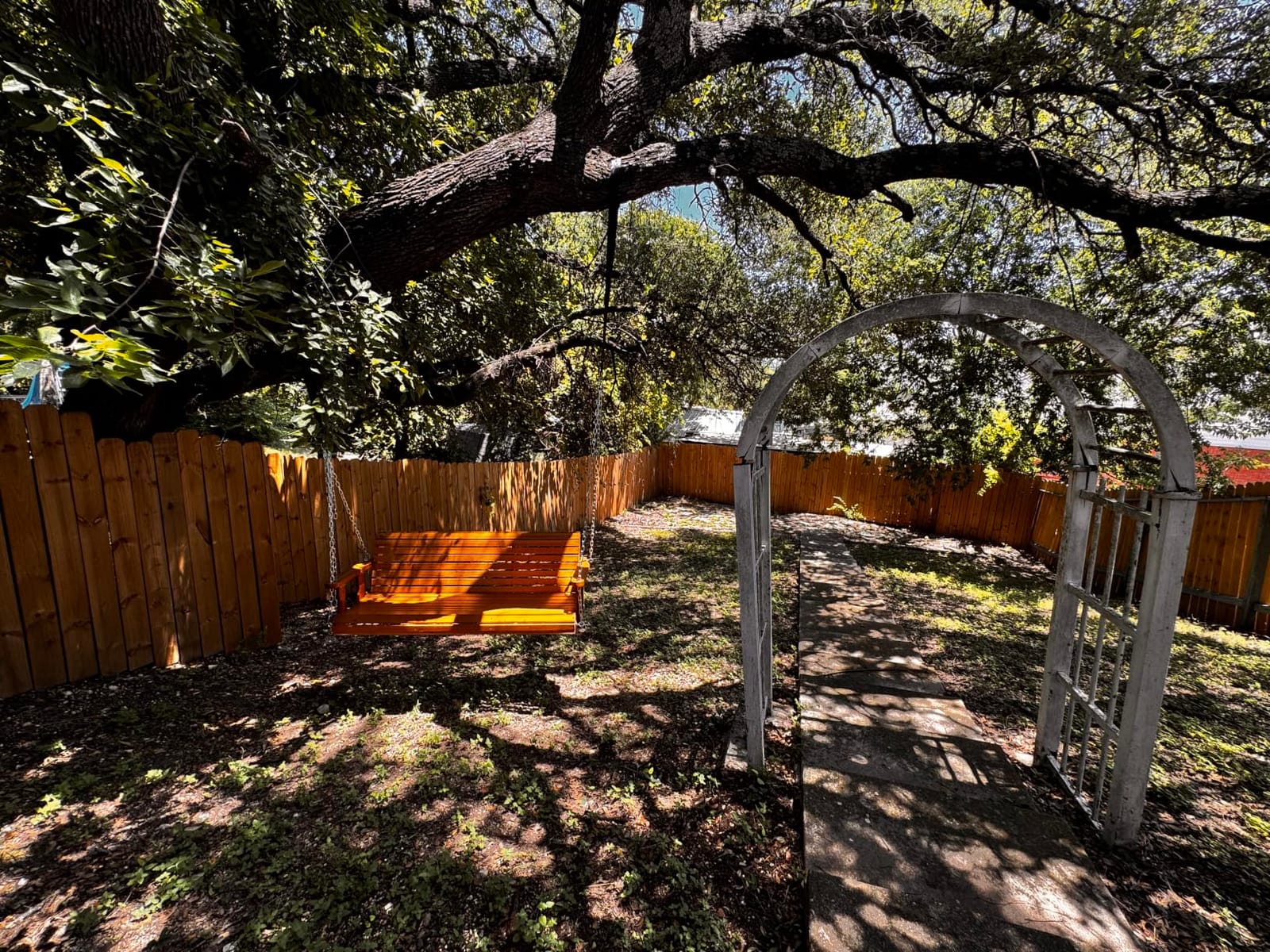 VINGLI 2026 Upgraded 5 FT Wooden Porch Swing, 880 LBS Heavy Duty, White | 2026 Upgraded Design; Heavy-Duty Wooden Swing; Supports 880 Lbs; Hanging Chains Included; Ideal For Garden, Patio & Yard customer photo 1
