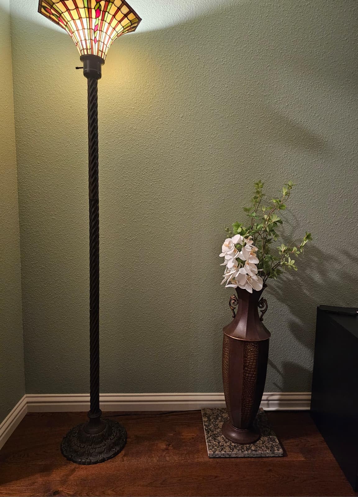 Hosley Tall Metal Floor Vase 26 Inch High, Ideal Gift for Floral Arrangements Modern Home Decor for Dining Room, Livingroom, Bedroom, Hallway Corner, Wedding Party, Spa customer photo 1