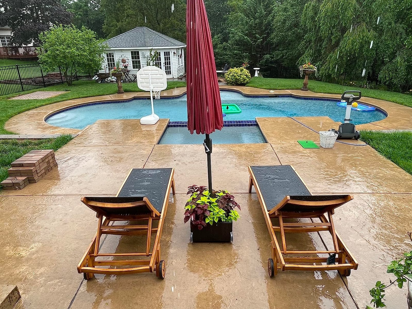 Best Choice Products 150lb Capacity Portable Steel Umbrella Base Stand for Outdoor, Patio, Garden, Market w/Fillable Planter, Drainage, 2 Adjustment Knobs, Handle, Wheels customer photo 1