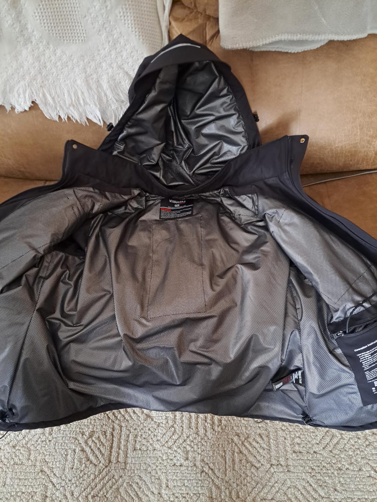Venustas Men's Waterproof Heated Jacket with Battery & Detachable Hood | Up to 10-hour warmth • 5 heating zones • 20K waterproof shell • Lightweight warmth with FELLEX • Silver mylar linning customer photo 2