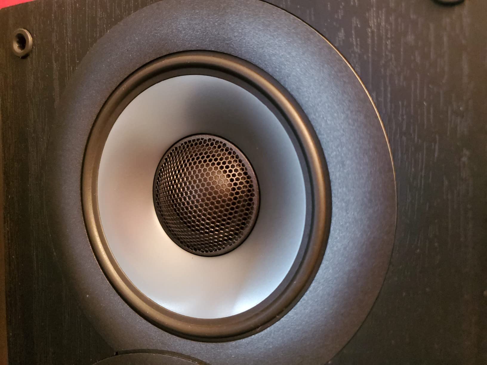 ELAC Uni-Fi 2.0 UB52 Bookshelf Speakers (Pair), Black (UB52-BK) customer photo 2