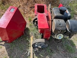Earthquake Chipper Shredder K33, 33964 Heavy Duty 301cc, 4 Cycle Viper Engine, Dock-and-Lock Debris Bag, 3