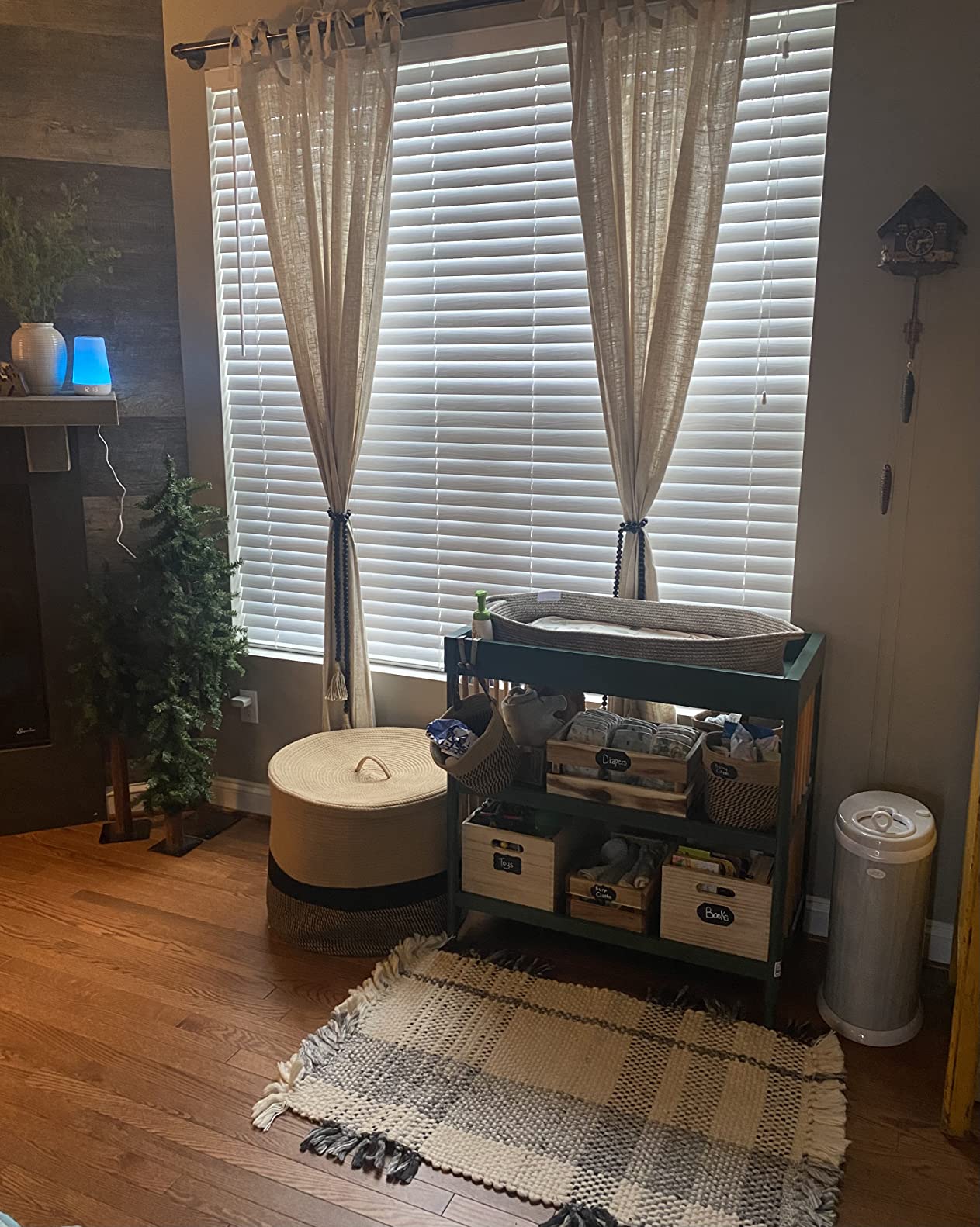 Dream On Me Clover Changing Table with Rounded Spindles in White customer photo 2