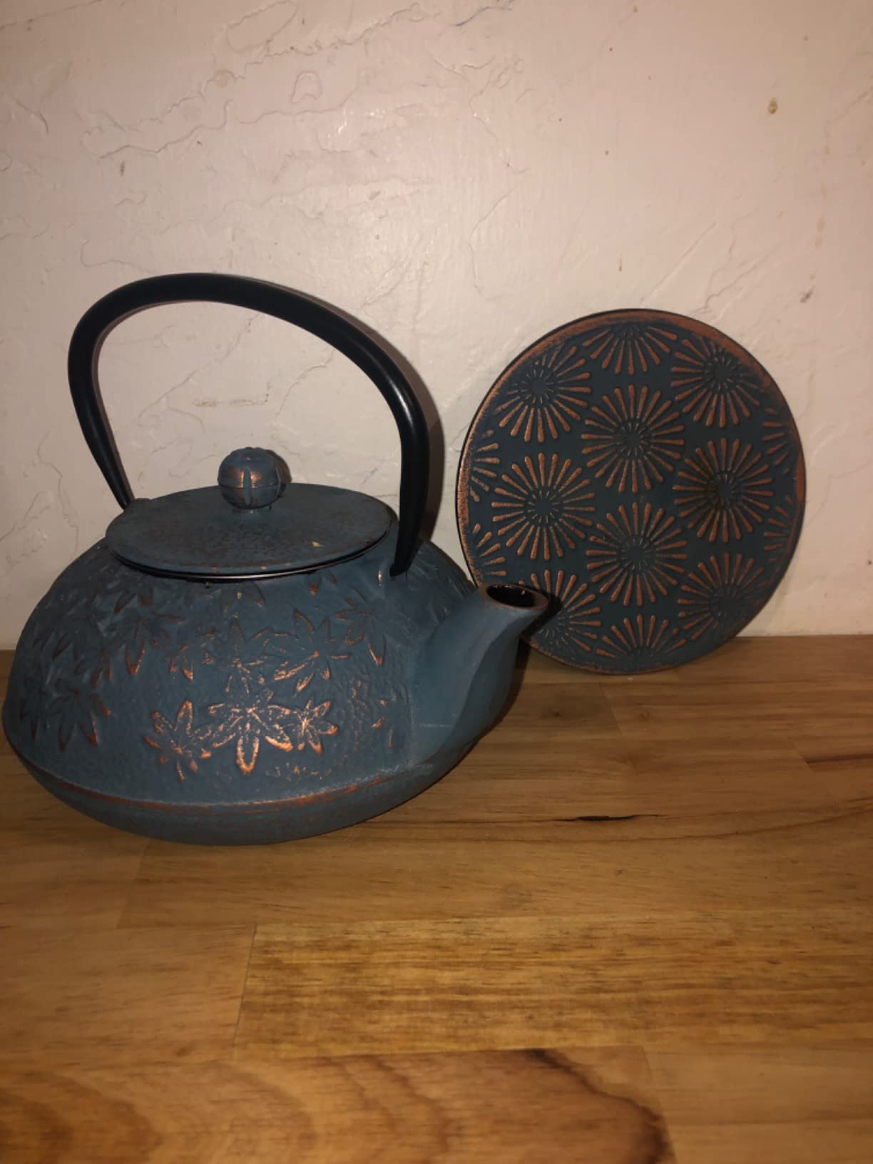 40 Oz Black Maple Leaf Cast Iron Teapot, Enamel Interior, Infuser & Trivet | 34 Oz Recommended Brewing Capacity Gas Electric Ceramic Halogen Induction Low-to-Medium Heat Gift Box customer photo 1