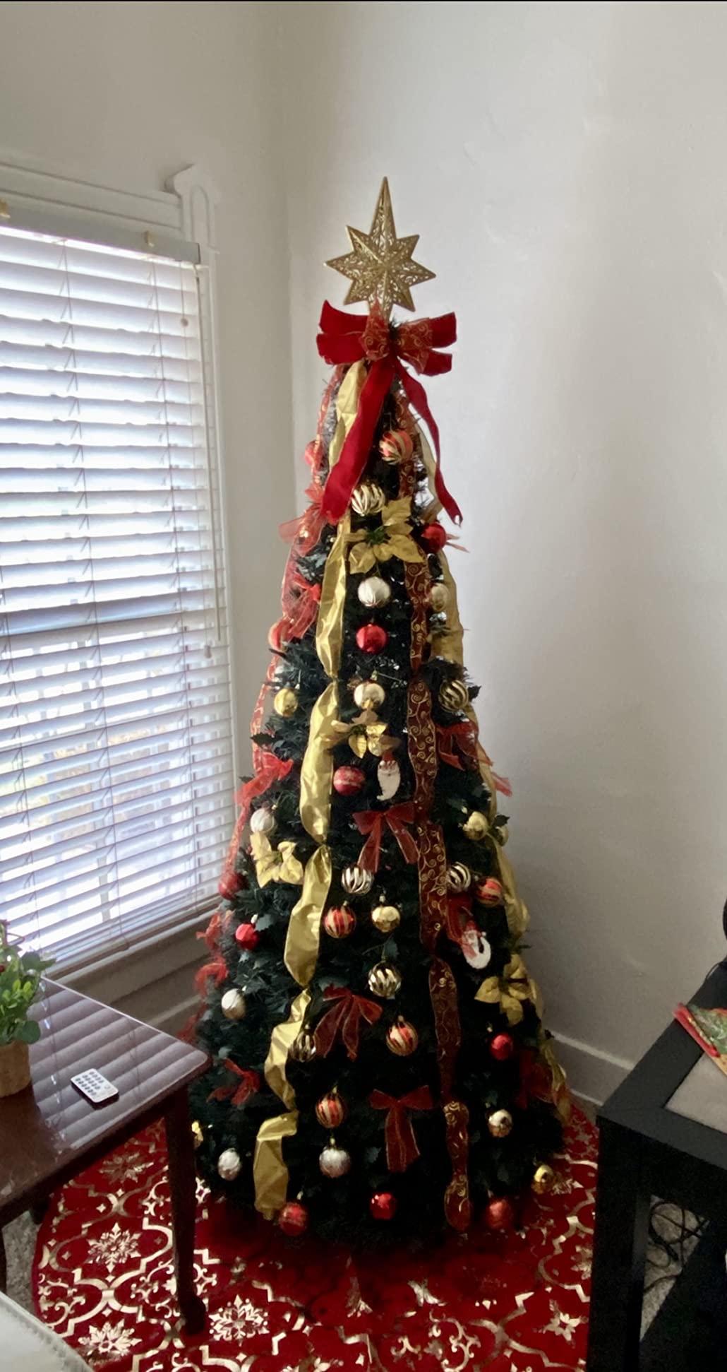 6Ft Pre-lit Christmas Tree - Fully Decorated Pull-Up Christmas Tree with Remote, 200 LED Lights, Ornaments, Red&Gold Ribbon, Bows, Easy Assemble Collapsible Xmas Trees Holiday Party Decor customer photo 2