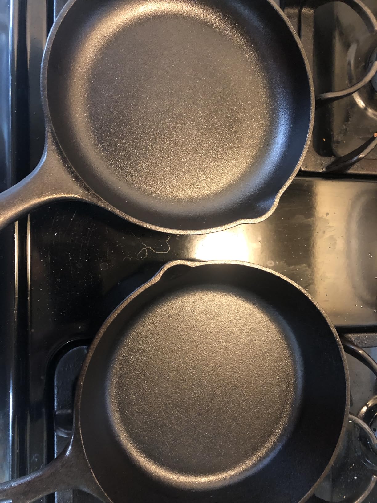 Lodge Chef Collection 8 Inch Pre-Seasoned Cast Iron Skillet, Perfect Sear | Ergonomic Handles for a Secure Grip, Retains Heat Longer for Even Browning, Use on Stove, Oven, Grill or Fire customer photo 1