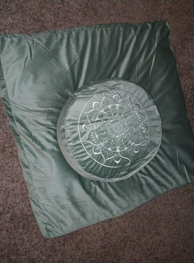 Hihealer Meditation Cushion, Traditional Tibetan Velvet Meditation Pillow customer photo 2