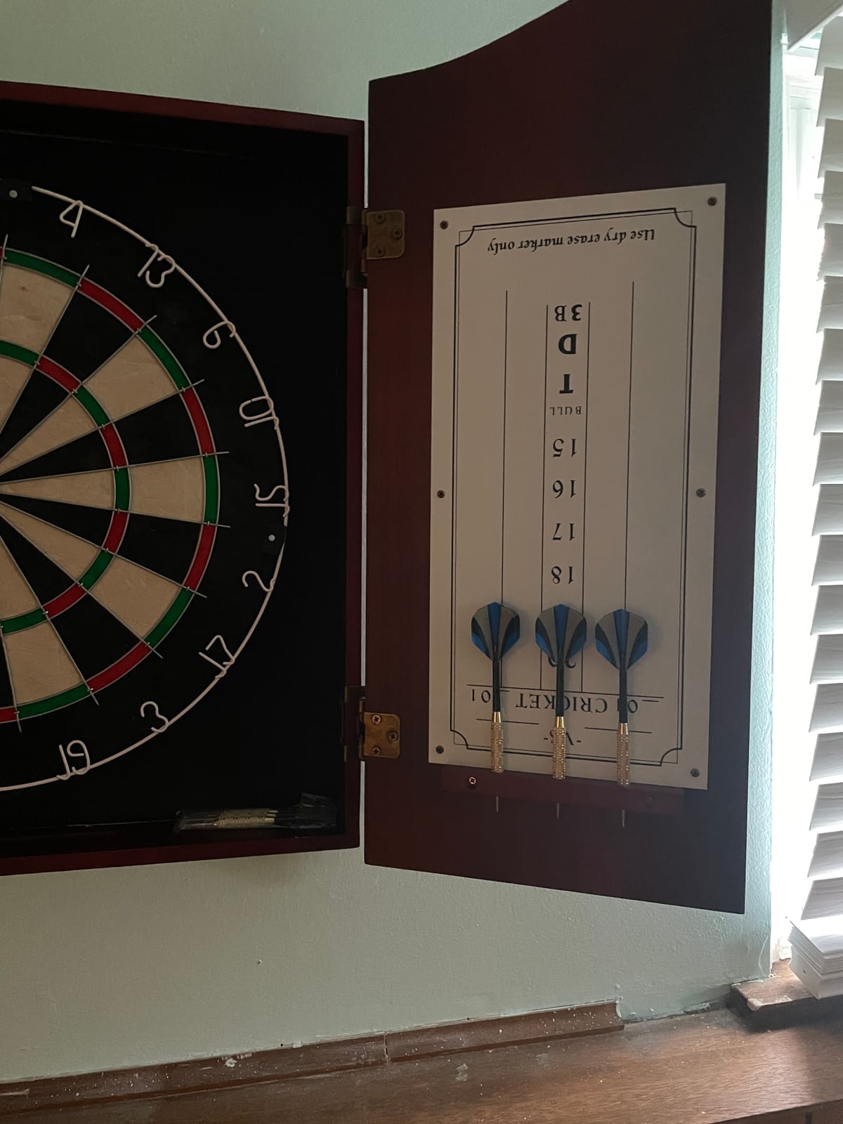 GSE Pro Dartboard Cabinet with Scoreboard, Walnut Solid Wood, Official Size | Dartboard & Darts Not Included customer photo 1