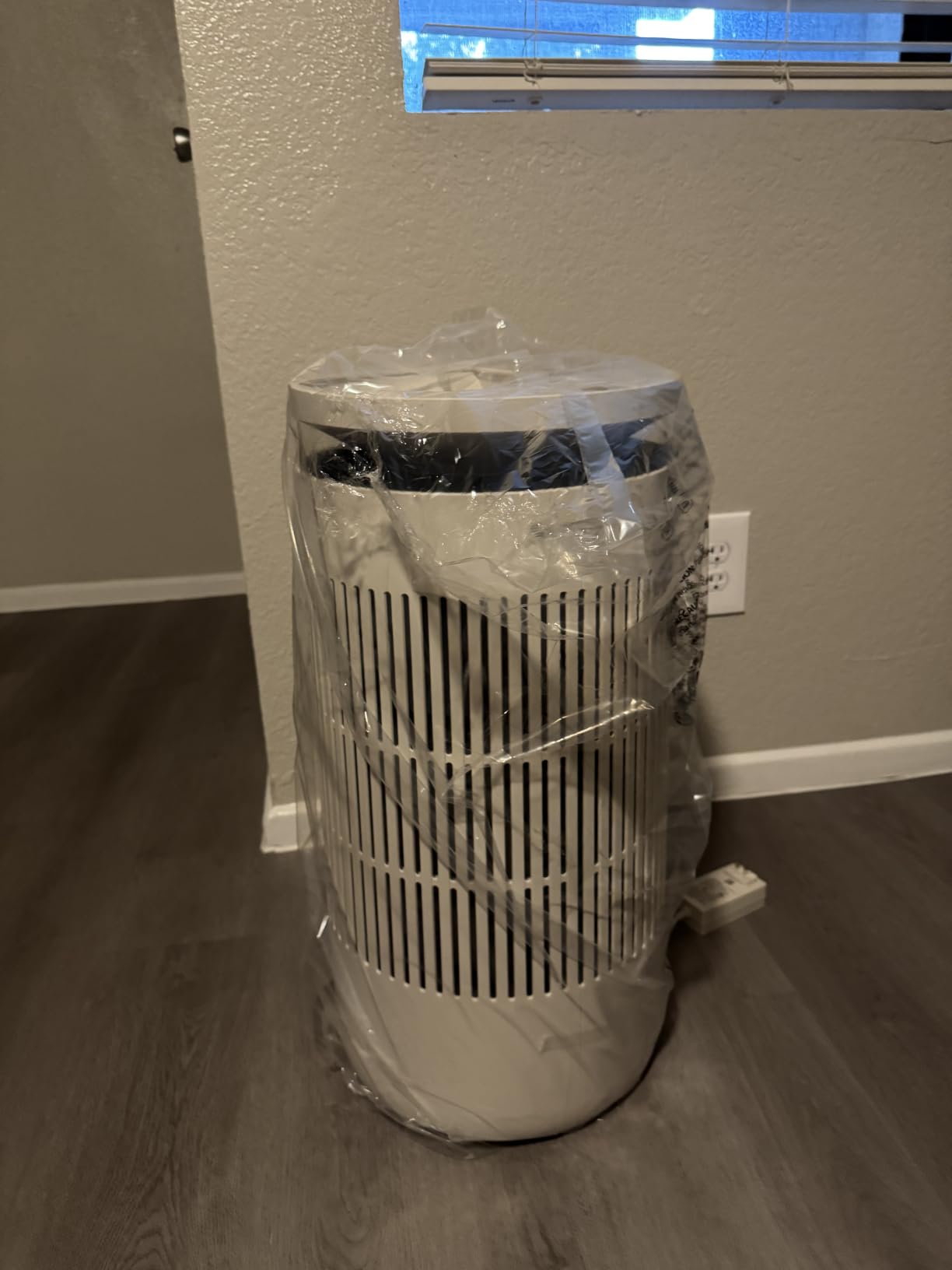 Blueair 2-in-1 Pro Air Purifier & Humidifier for Large Rooms, HEPASilent Removes 99.97% Allergens, Dust, Smoke, Up to 1,875 sq ft, Smart App, Skin-Hydration Mode customer photo 2