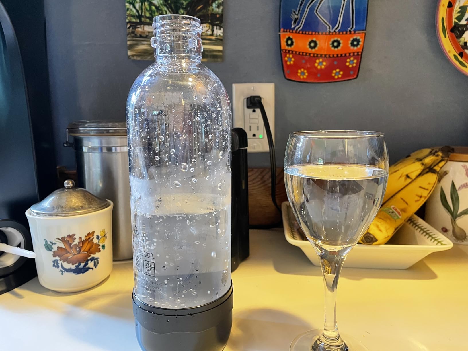 Drinkmate OmniFizz Sparkling Water Maker & Soda Streaming Machine | Carbonates Any Drink | ULTIMATE BUNDLE | Includes Three 60L CO2 Cartridges + Two BPA-Free Bottles (Matte Black) customer photo 1