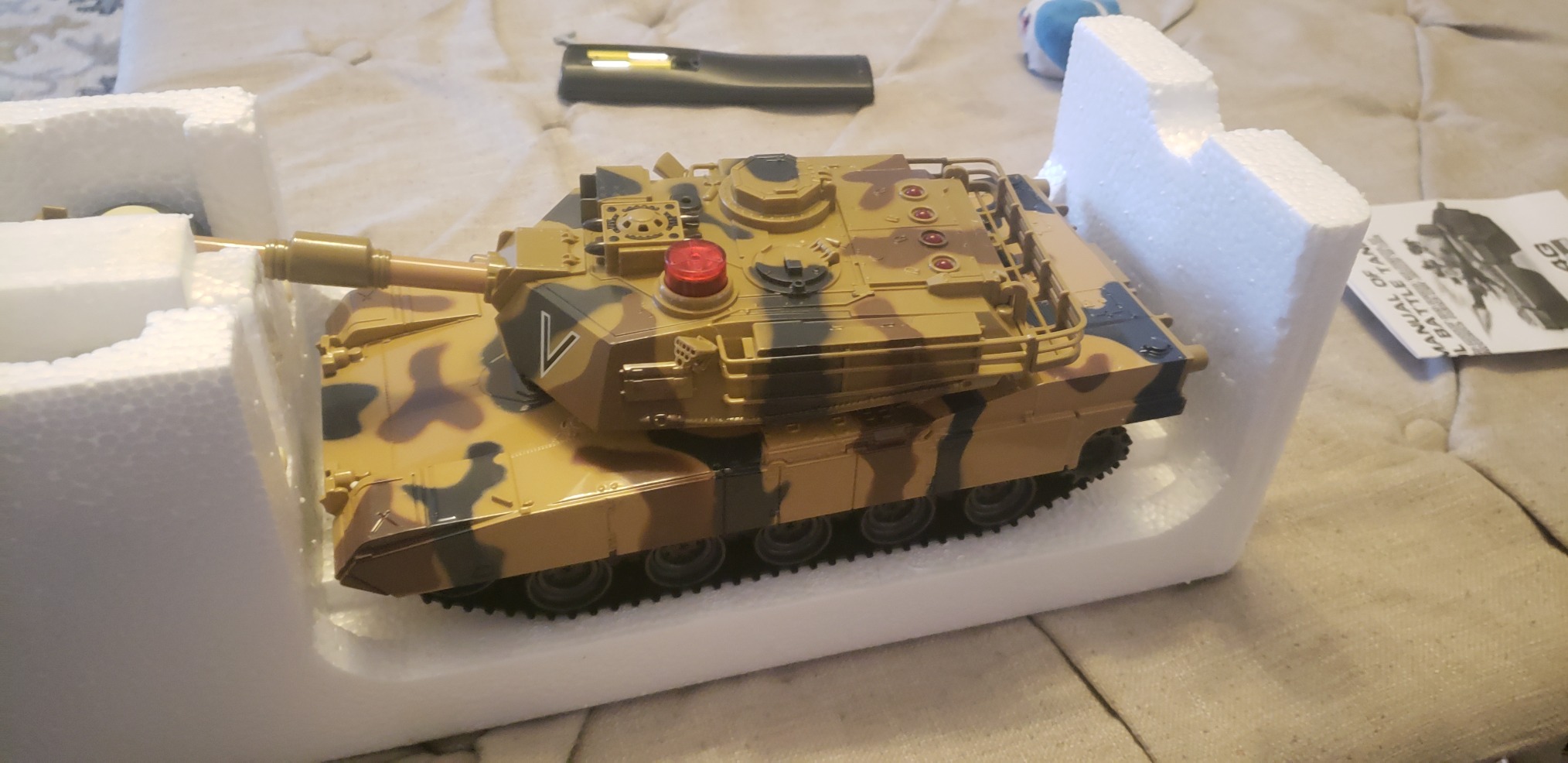 KAIM 1/24 RC Tank, Remote Control Tank for Boys with Smoke, Lights & Sounds, 2.4GHz US M1A2 Abrams Army Model, Military Toys Gift for Kids Ages 6+ customer photo 1