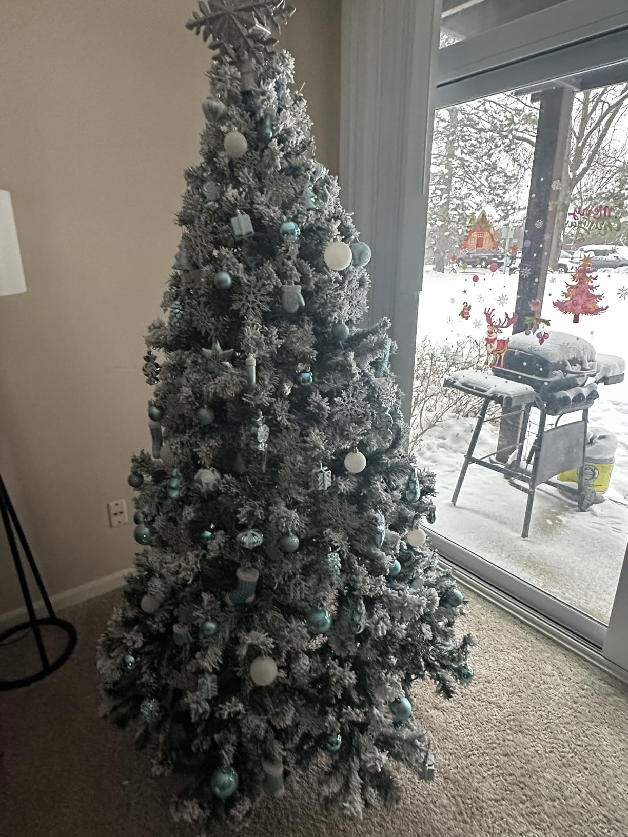 Yaheetech 7.5ft Pre-Lit Snow Flocked Artificial Christmas Tree, 550 Lights | 1284 PVC Branch Tips, Full Snowy Realism, Pre-Strung Warm White Lights, Foldable Steel Stand Included. Green & White. customer photo 2