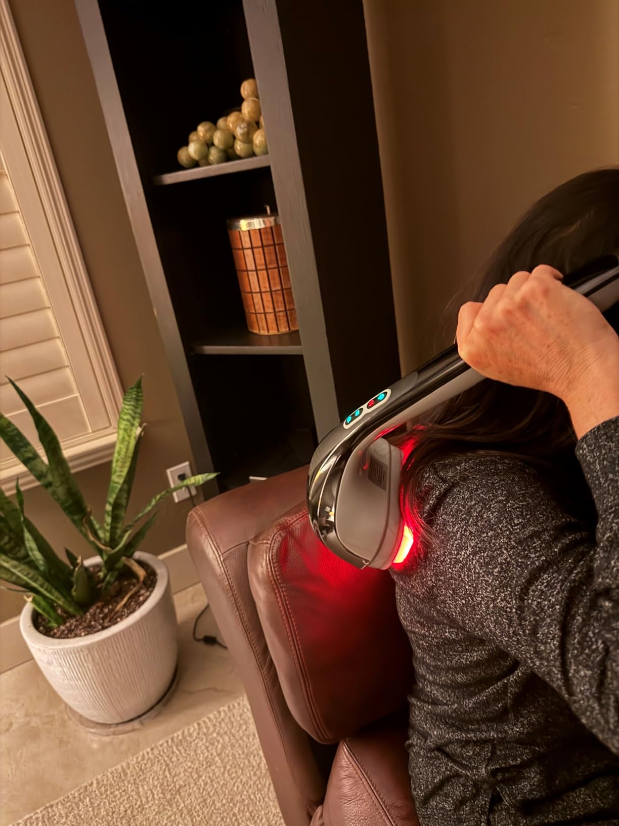 Snailax Cordless Handheld Back Massager with Heat, Percussion, Rechargeable | Dual Heads Deliver Up To 3200 PPM With 3 Interchangeable Head Sets, 3 Modes And 3 Speeds For Customized Full-Body Percussion customer photo 1