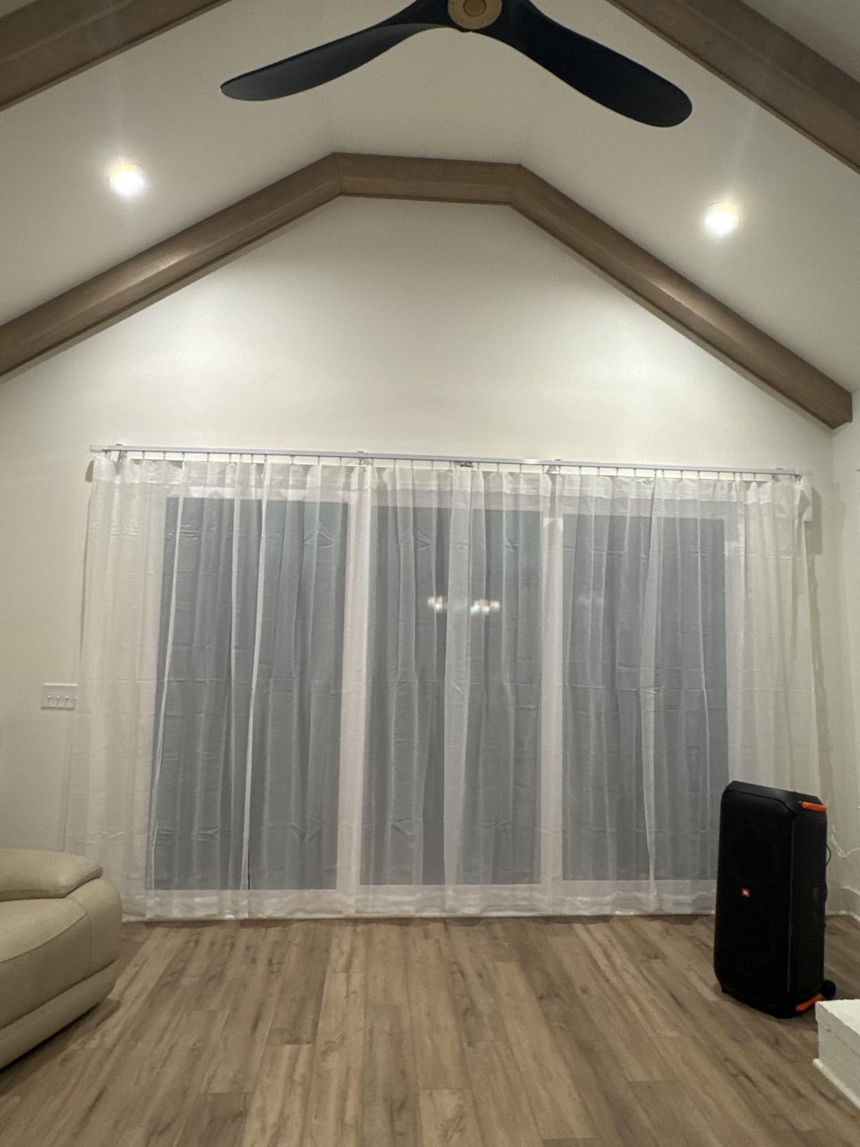 Quoya QL600 Motorized Smart Electric Curtain Track with Remote - Hidden Brackets, Automatic Curtain Opener, Compatible with Alexa, Google Home & Siri - App & Voice Control - up to 9.8 ft / 118 in customer photo 2