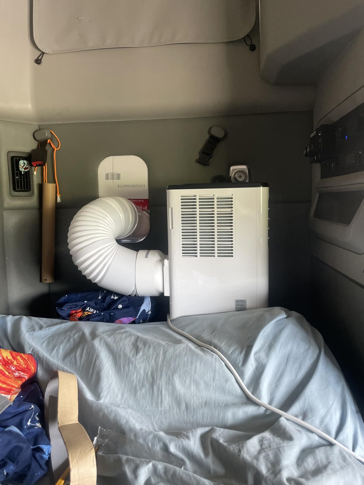Frigidaire 8,000 BTU Portable Air Conditioner, Cools 350 Sq Ft, White customer photo 2