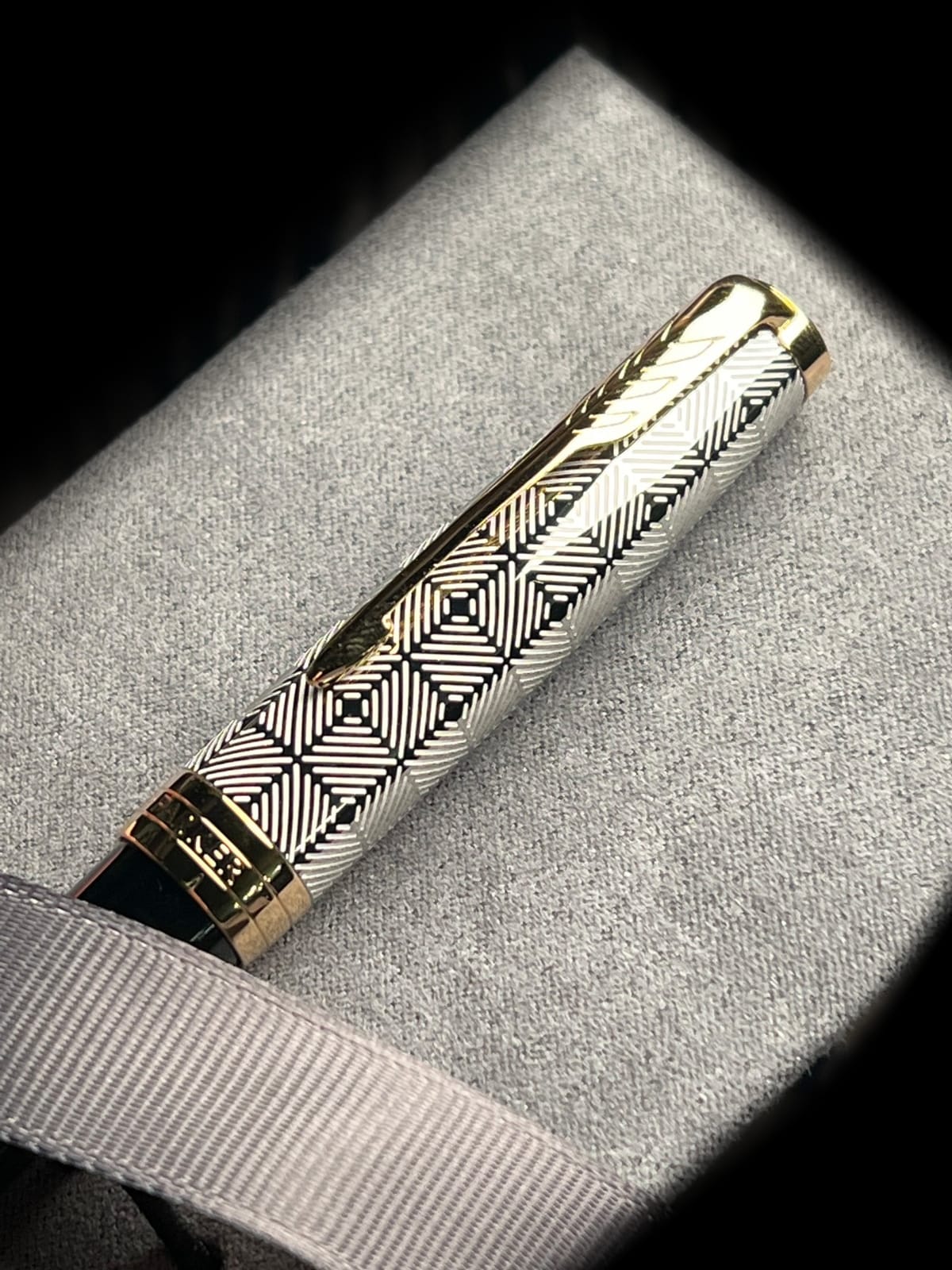 PARKER Sonnet Fountain Pen, Premium Metal and Grey Satin Finish with Rose Gold Trim, Fine 18k Gold Nib with Black Ink Cartridge, Gift Box customer photo 1