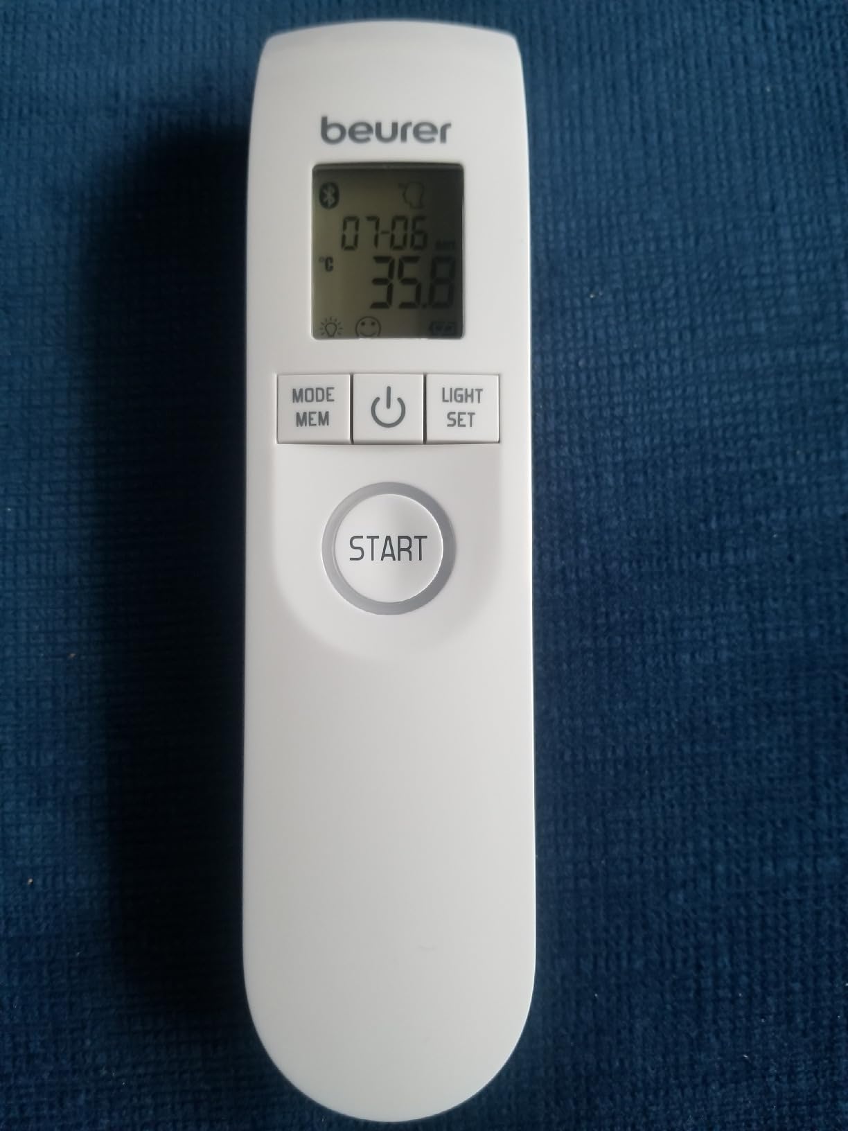 Beurer Bluetooth Non-Contact Thermometer, Forehead, Object, Room Temperature, High Accuracy, XL Blue Illuminated Display, 60 Memory Spaces customer photo 1