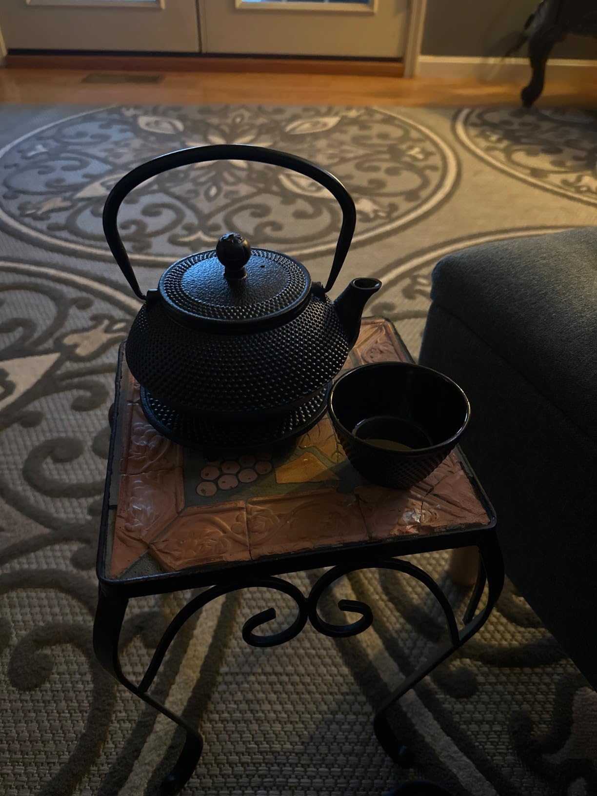 Velaze Cast Iron Teapot Set with Infuser, Japanese Style, 2 Cups, 700ML, 23oz | Heat Preservation with Trivet, Fully Enameled Interior, Beautiful Hammered Design, for Loose Leaf Tea Brewing for 1-2 People customer photo 2