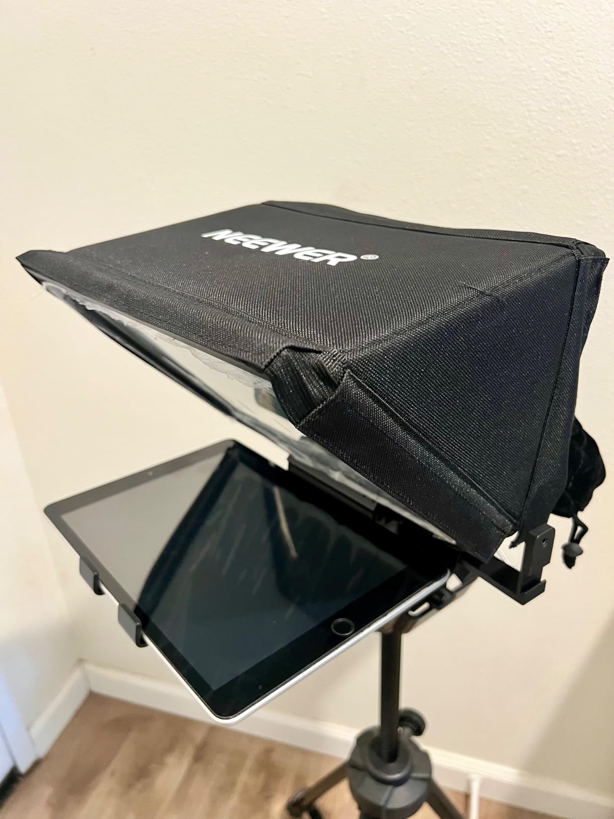 NEEWER X12 14 Inch Aluminum Alloy Teleprompter for iPad Tablet Phone Camera | With Remote Control, Carry Case, APP Compatible with iOS/Android, for DSLR, Online Teaching, Vlogger, Live Streaming customer photo 1