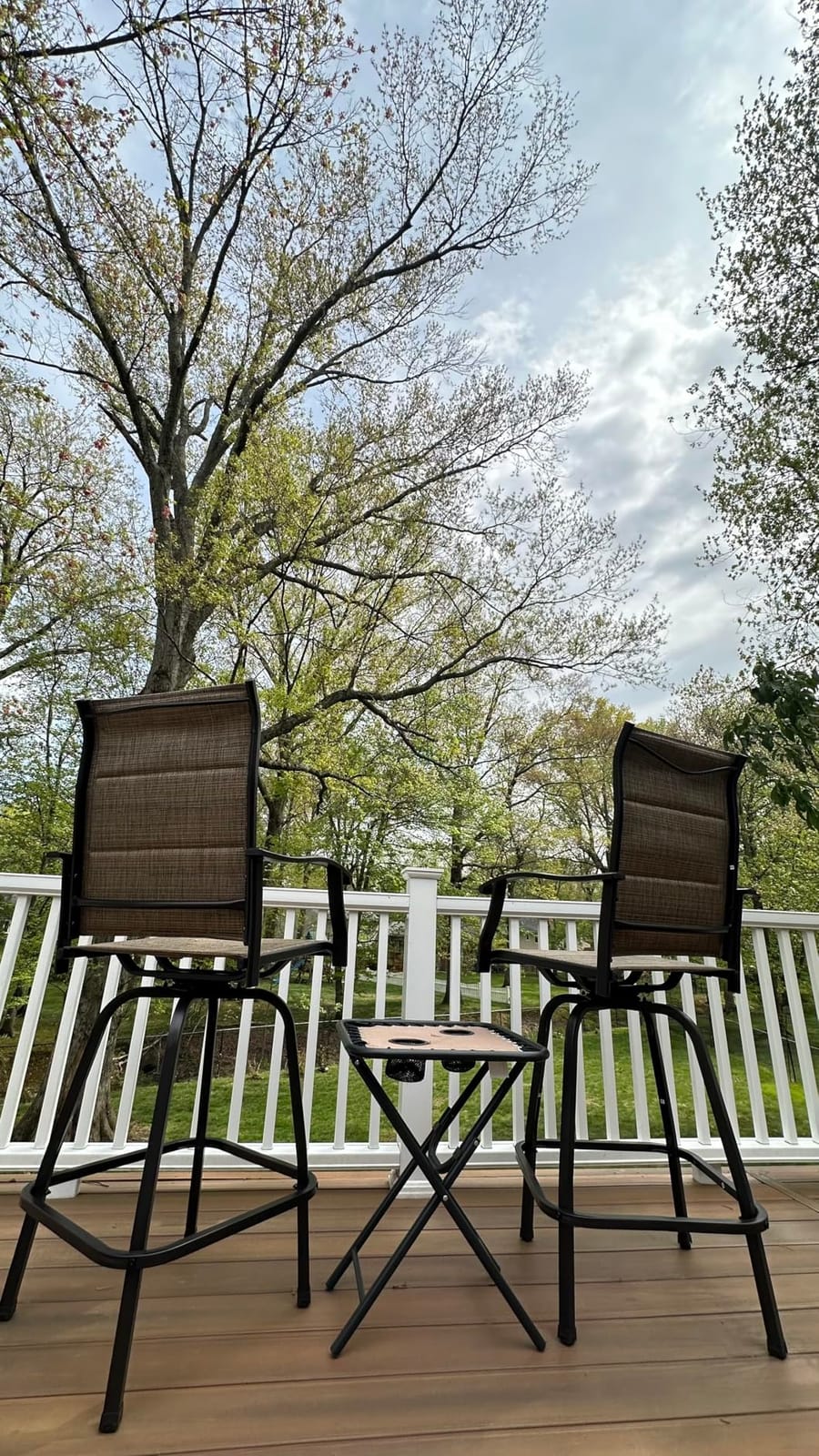 Sophia & William Swivel Outdoor Bar Stools Set of 4, Brown, 30 Inches | High Top, Breathable Textilene Seat, Metal Frame, Back Support, Armrest & Footrest, for Patio Garden Backyard Bar Counter customer photo 1