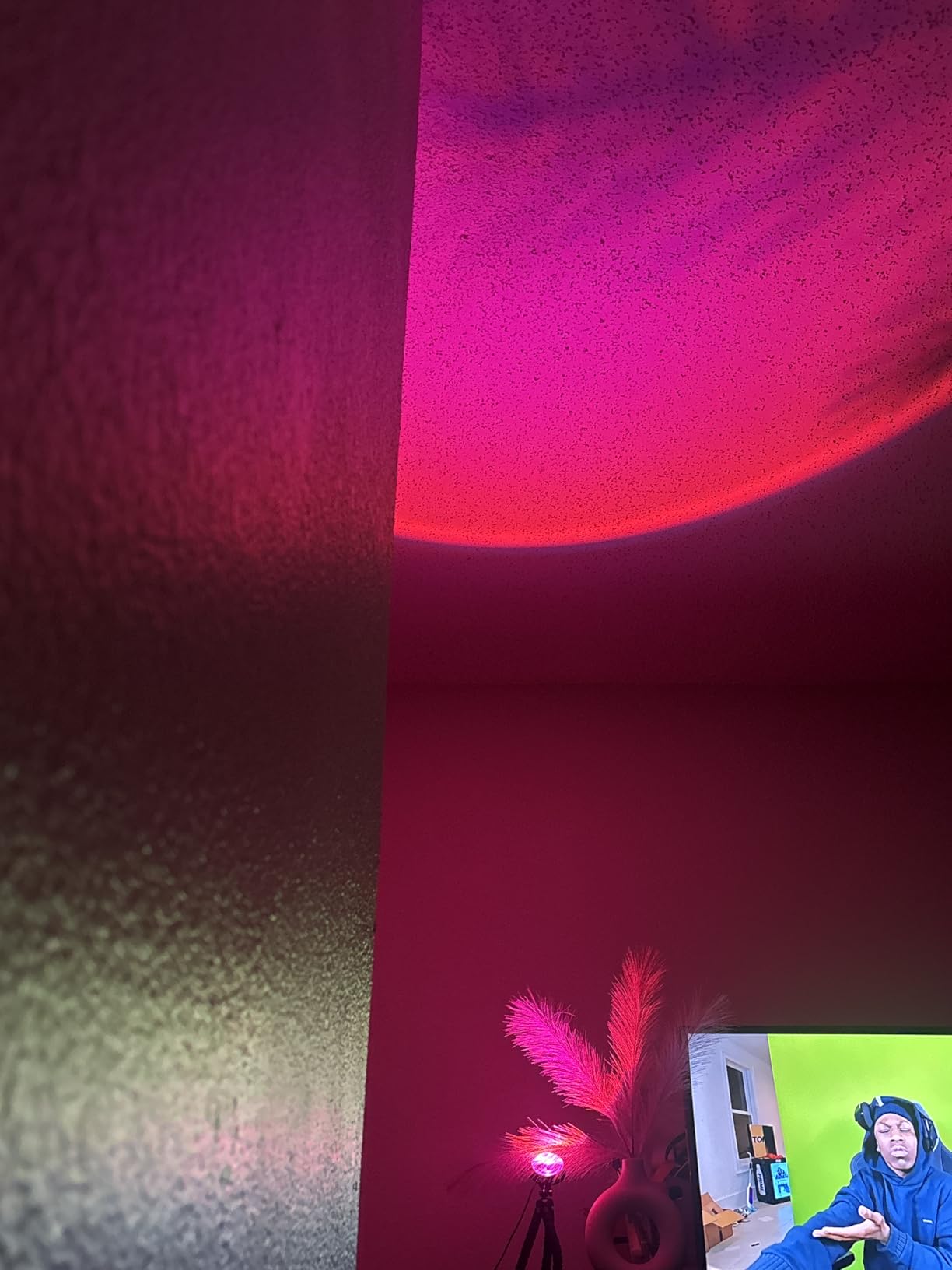 Balkwan Sunset Lamp Projection Rotation Rainbow Lamp Led Romantic Visual Led Light Network Red Light with USB Modern Floor Stand Night Light Living Room Bedroom Decor (Sunset Red) customer photo 2