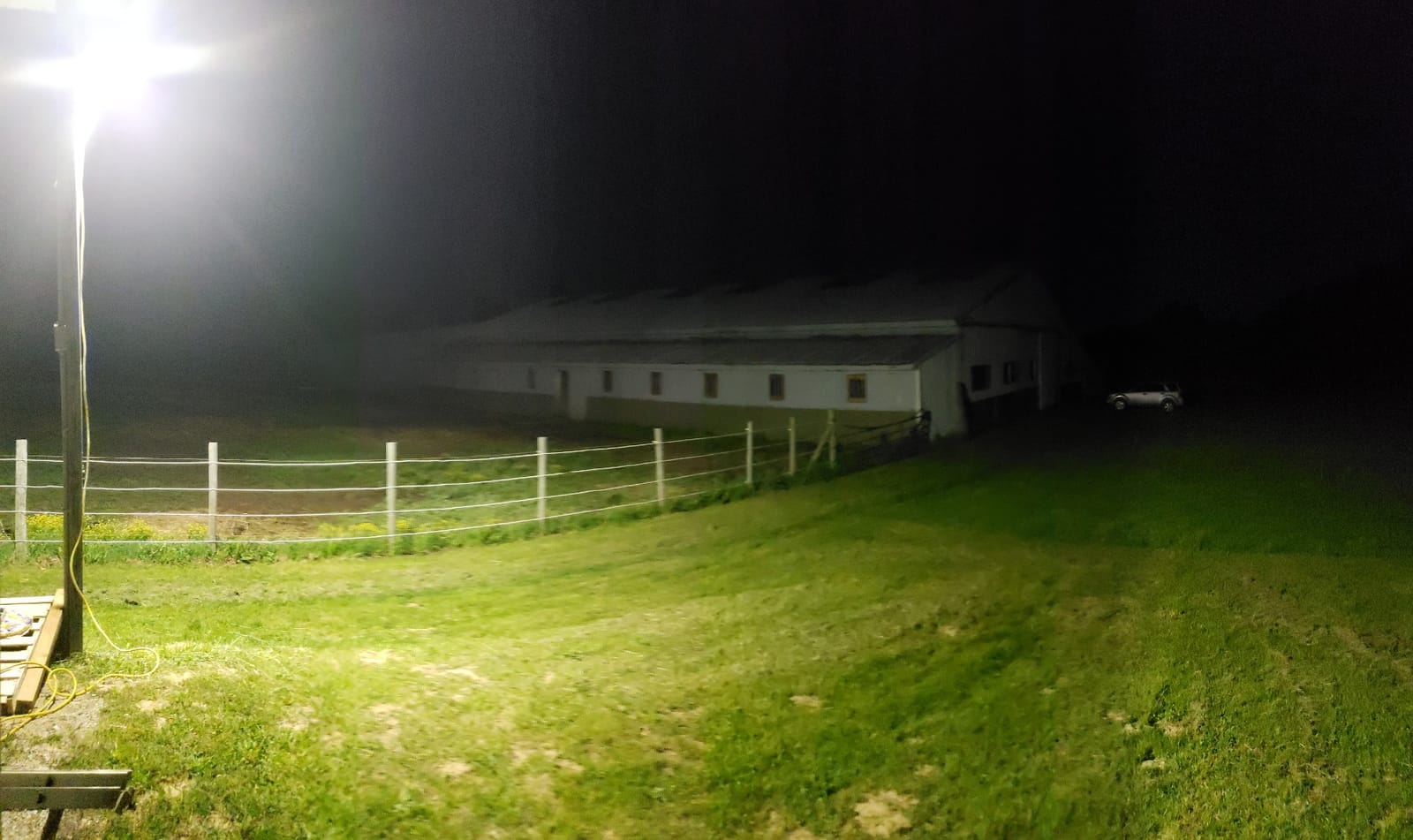 HYPERLITE LED Flood Light 150W 2 Pack 18000LM 5000K Daylight IP65 Waterproof Outdoor Floodlights UL Certified for Court,Garden,Warehouse customer photo 1