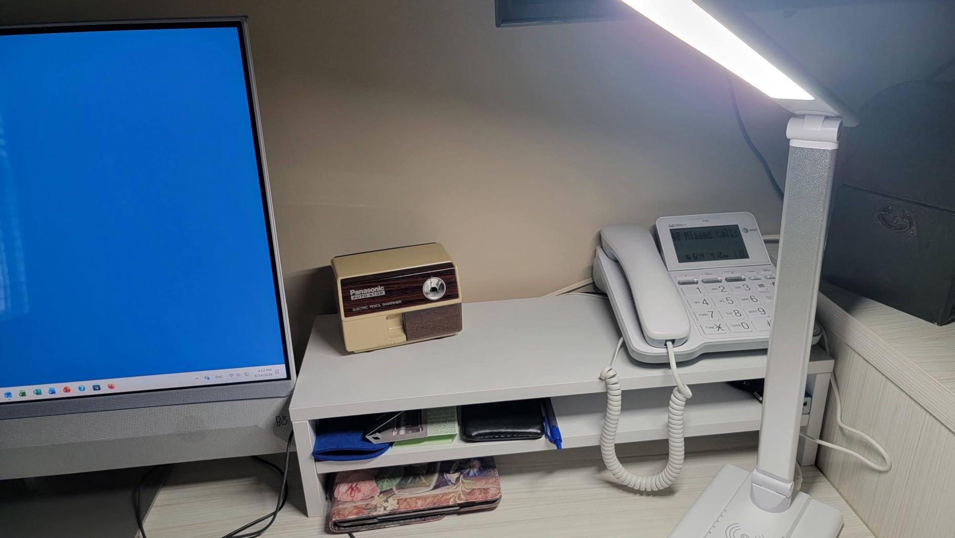 AFROG 5th Gen Multifunctional LED Desk Lamp with 10W Fast Wireless Charger, USB Charging Port, 1800Lux Super Bright, 5 Lighting Mode, 7 Brightness, Touch Control, Auto Timer, 15W Office Table Lamp customer photo 1