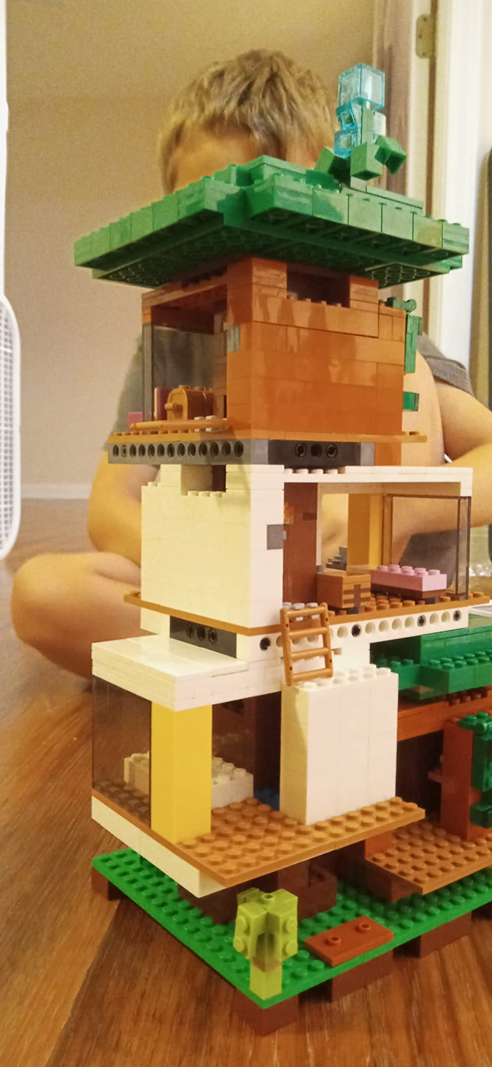 LEGO Minecraft The Modern Treehouse 21174 Giant Treehouse Building Kit Playset; Fun Toy for Minecraft-Gaming Kids; New 2021 (909 Pieces) customer photo 1